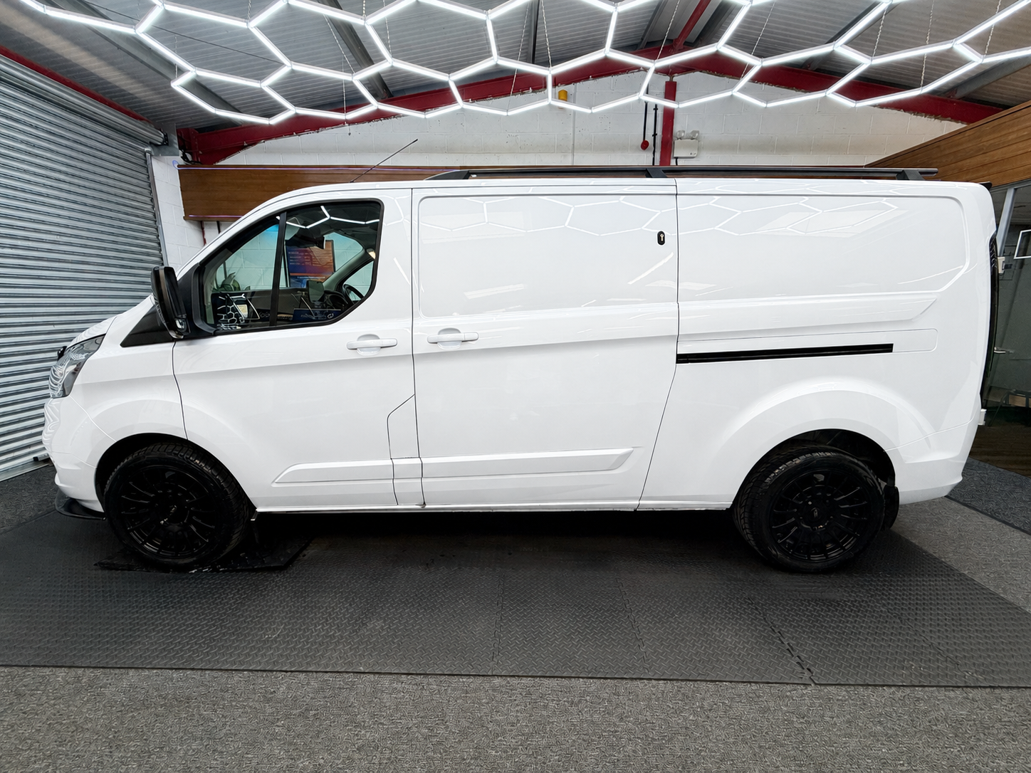 2023 Ford Transit Custom 2.0 300 EcoBlue Limited Panel Van 5dr Diesel Manual L2 H1 Euro 6 (s/s) (130 ps)