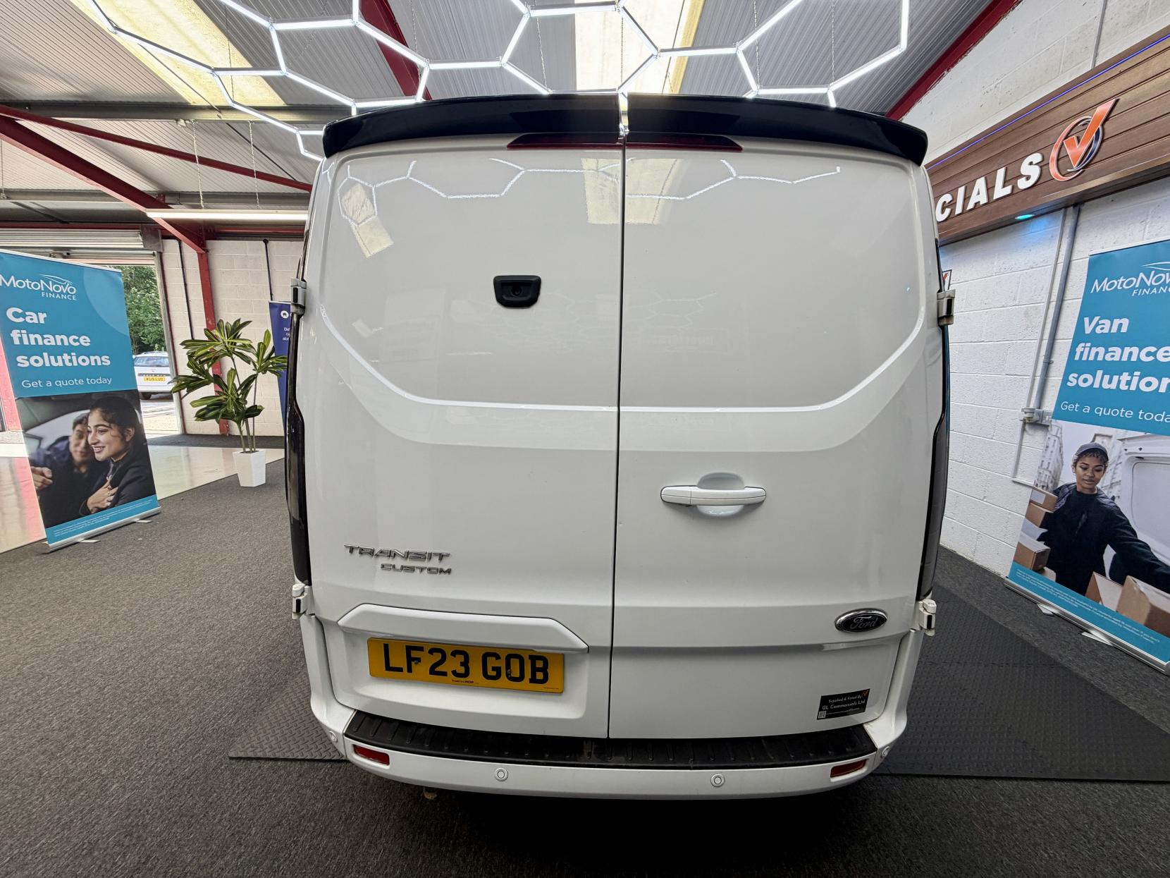 2023 Ford Transit Custom 2.0 300 EcoBlue Limited Panel Van 5dr Diesel Manual L2 H1 Euro 6 (s/s) (130 ps) - Thumbnail 8
