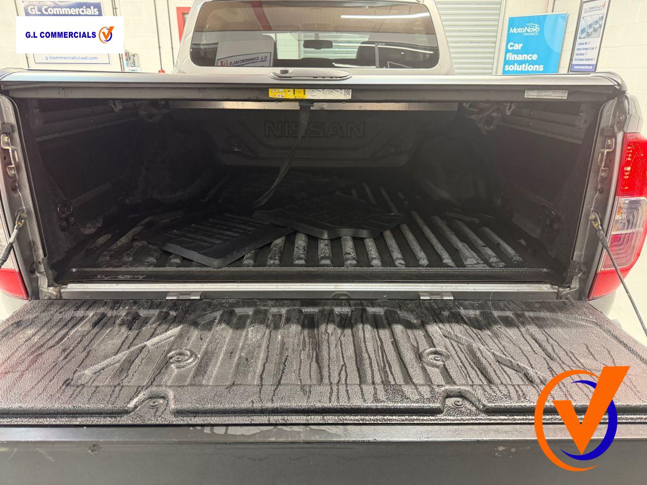 Nissan Navara 2.3 dCi Tekna Pickup Double Cab 4dr Diesel Auto 4WD Euro 6 (190 ps)