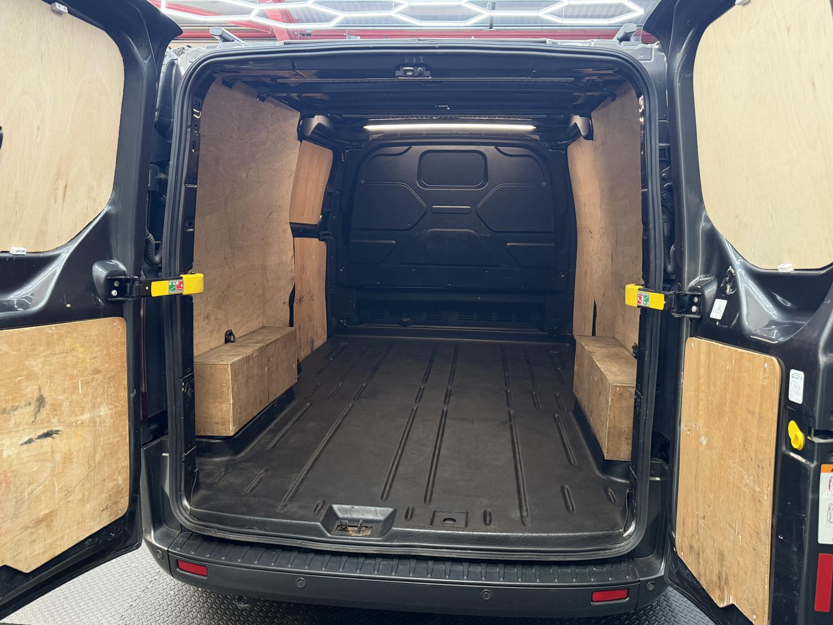 2023 Ford Transit Custom 2.0 300 EcoBlue Limited Panel Van 5dr Diesel Manual L2 H1 Euro 6 (s/s) (130 ps) - Thumbnail 28