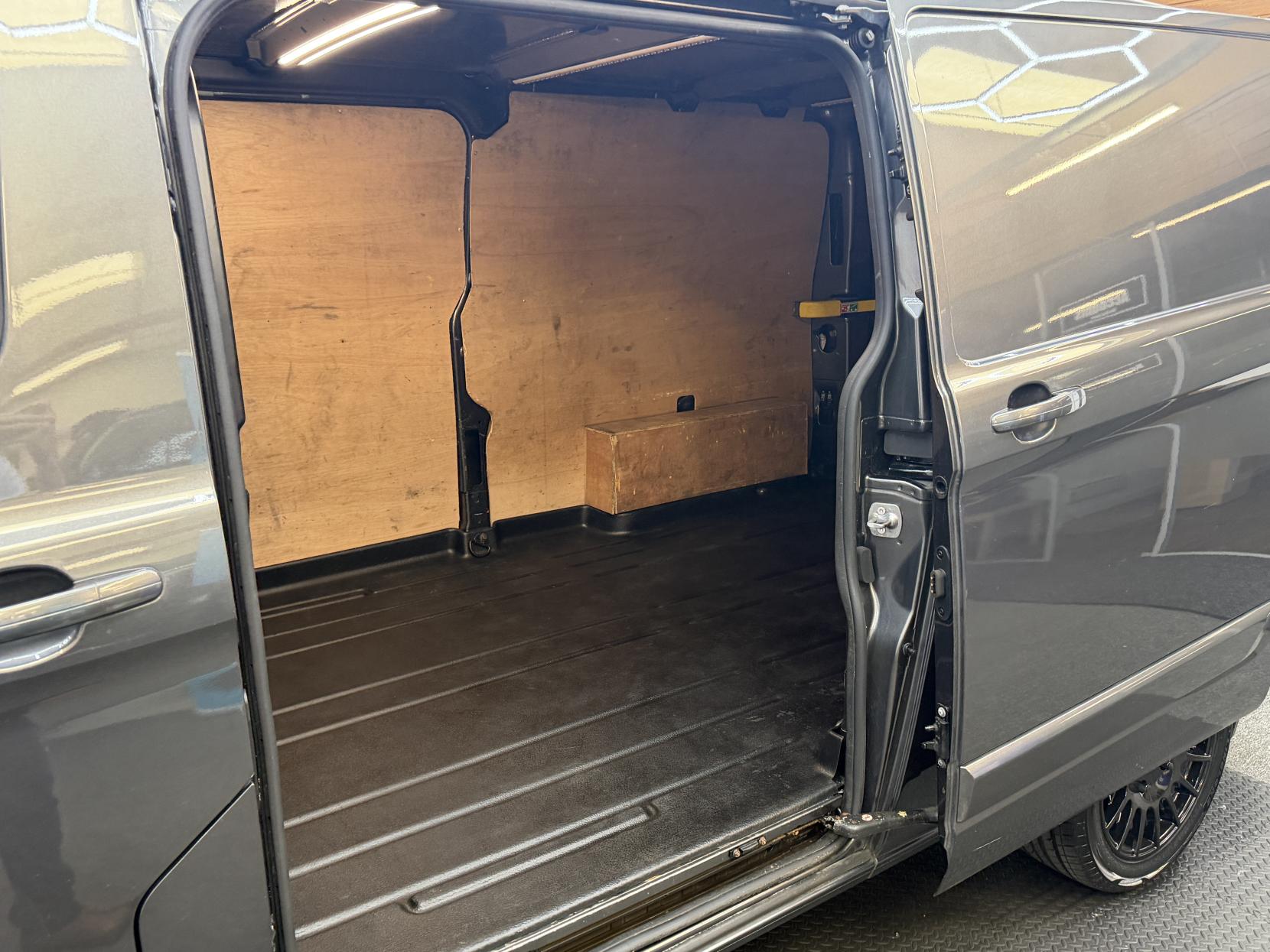 2023 Ford Transit Custom 2.0 300 EcoBlue Limited Panel Van 5dr Diesel Manual L2 H1 Euro 6 (s/s) (130 ps) - Thumbnail 21