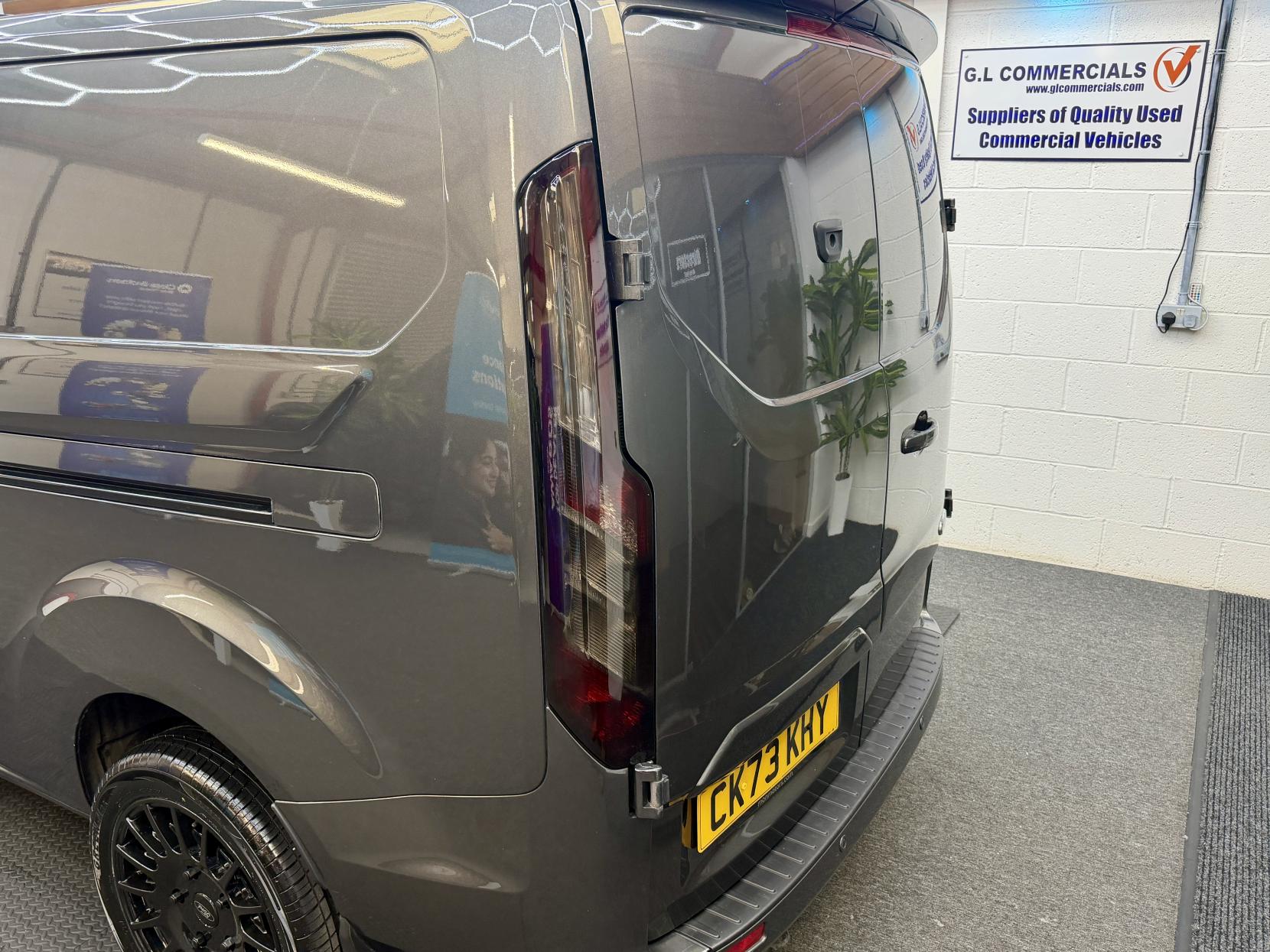 2023 Ford Transit Custom 2.0 300 EcoBlue Limited Panel Van 5dr Diesel Manual L2 H1 Euro 6 (s/s) (130 ps) - Thumbnail 20