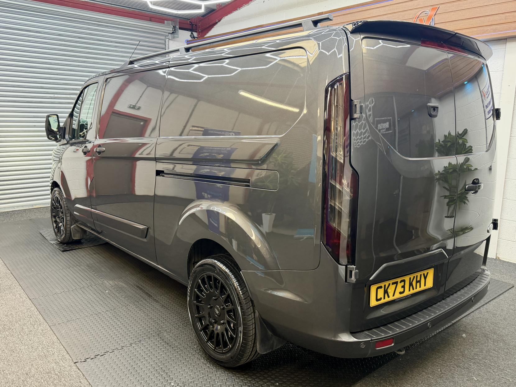 2023 Ford Transit Custom 2.0 300 EcoBlue Limited Panel Van 5dr Diesel Manual L2 H1 Euro 6 (s/s) (130 ps) - Thumbnail 4
