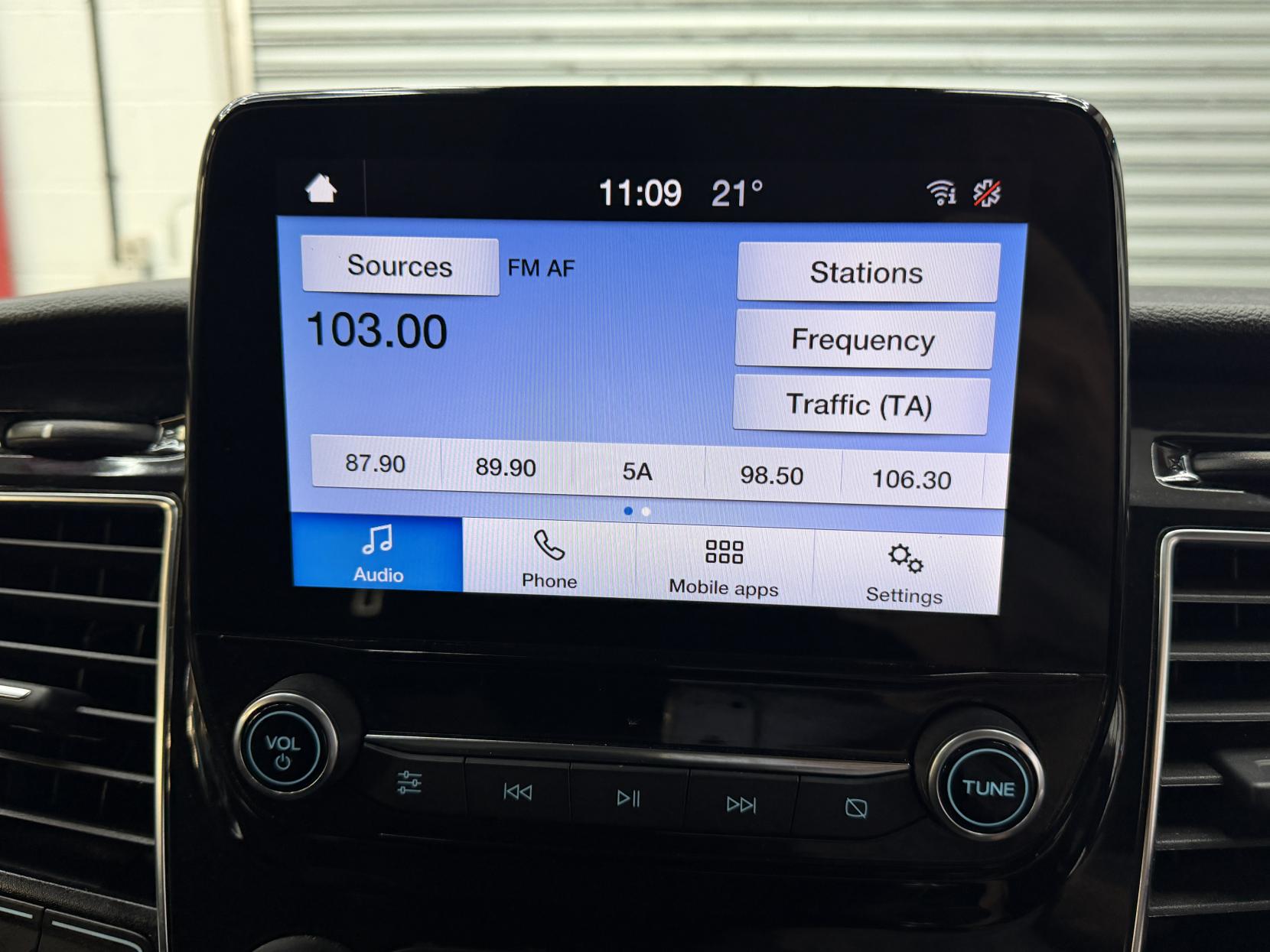 2023 Ford Transit Custom 2.0 300 EcoBlue Limited Panel Van 5dr Diesel Manual L2 H1 Euro 6 (s/s) (130 ps) - Thumbnail 15