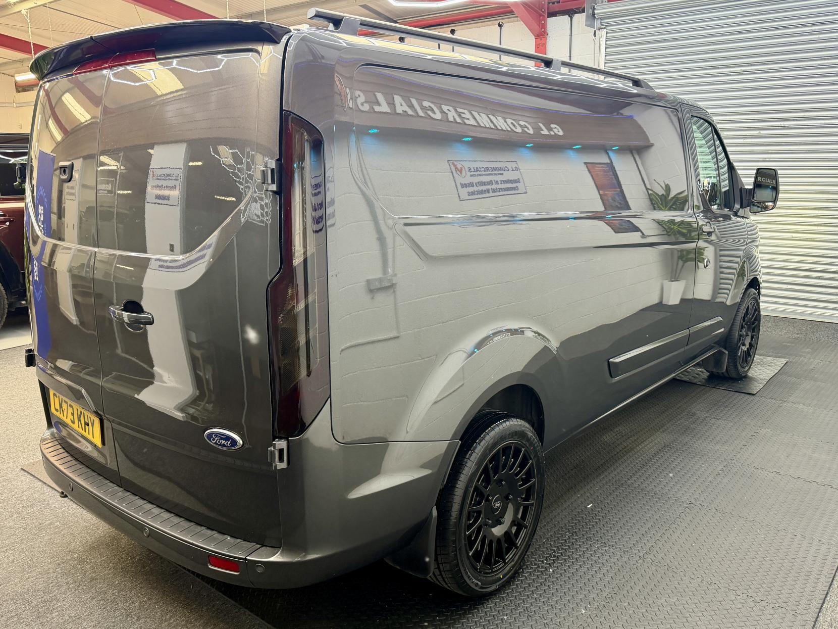 2023 Ford Transit Custom 2.0 300 EcoBlue Limited Panel Van 5dr Diesel Manual L2 H1 Euro 6 (s/s) (130 ps) - Thumbnail 5