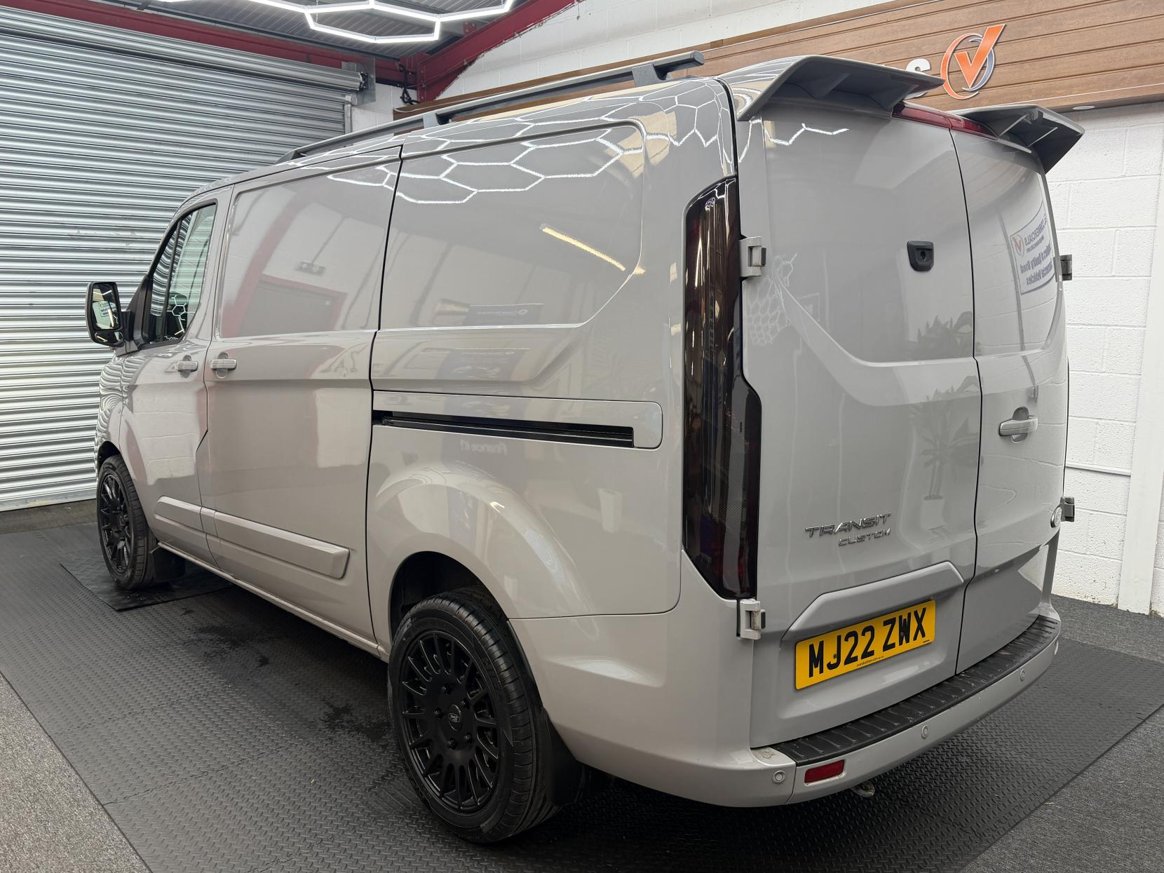 2022 Ford Transit Custom 2.0 280 EcoBlue Limited Panel Van 5dr Diesel Manual L1 H1 Euro 6 (s/s) (130 ps) - Thumbnail 2