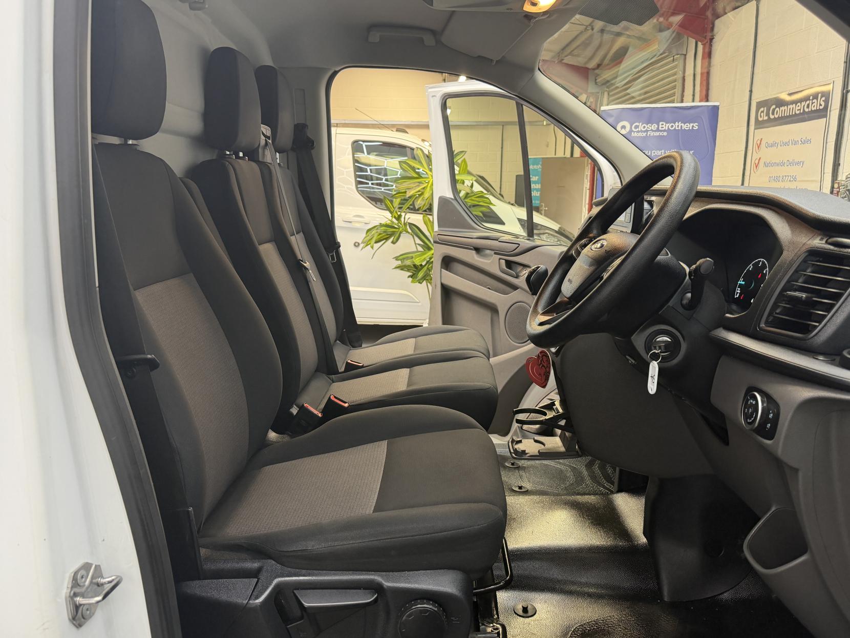 2023 Ford Transit Custom 2.0 300 EcoBlue Leader Panel Van 5dr Diesel Manual L2 H1 Euro 6 (s/s) (130 ps) - Thumbnail 9
