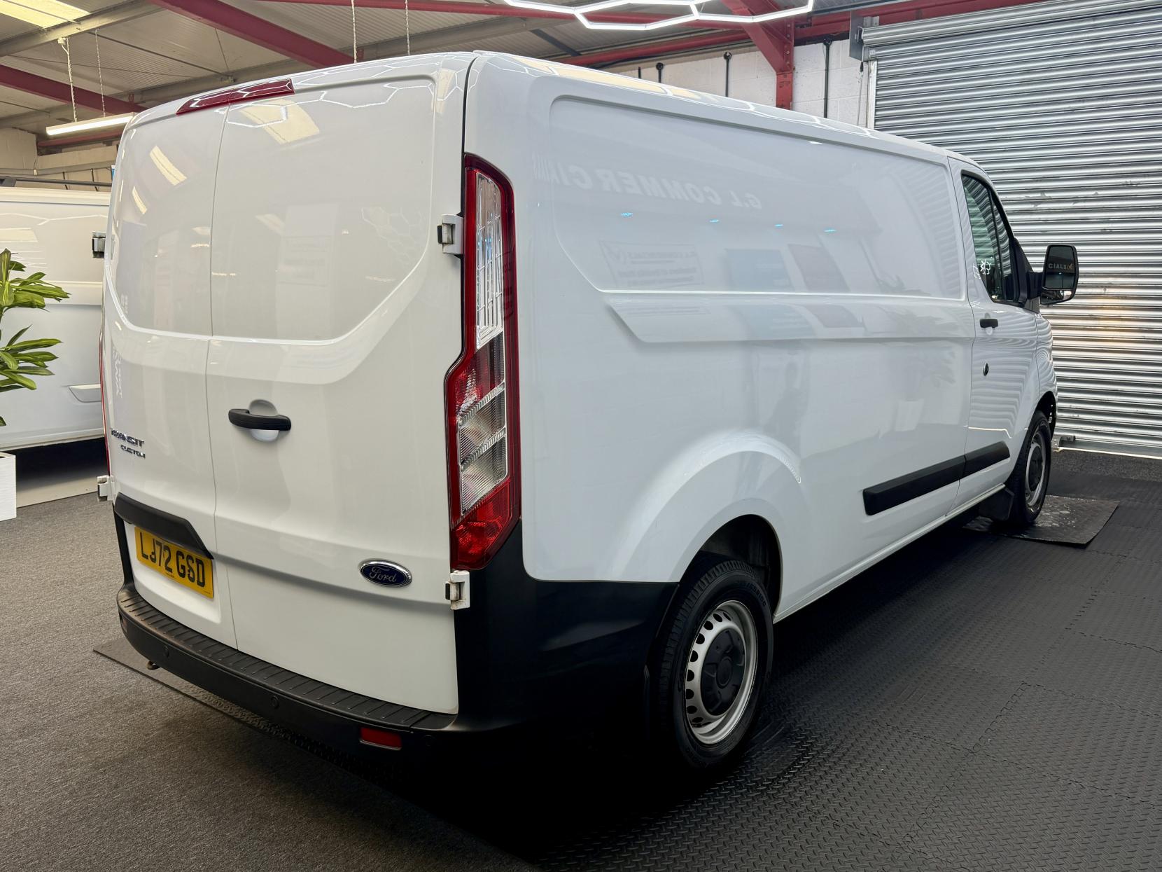 2023 Ford Transit Custom 2.0 300 EcoBlue Leader Panel Van 5dr Diesel Manual L2 H1 Euro 6 (s/s) (130 ps) - Thumbnail 5