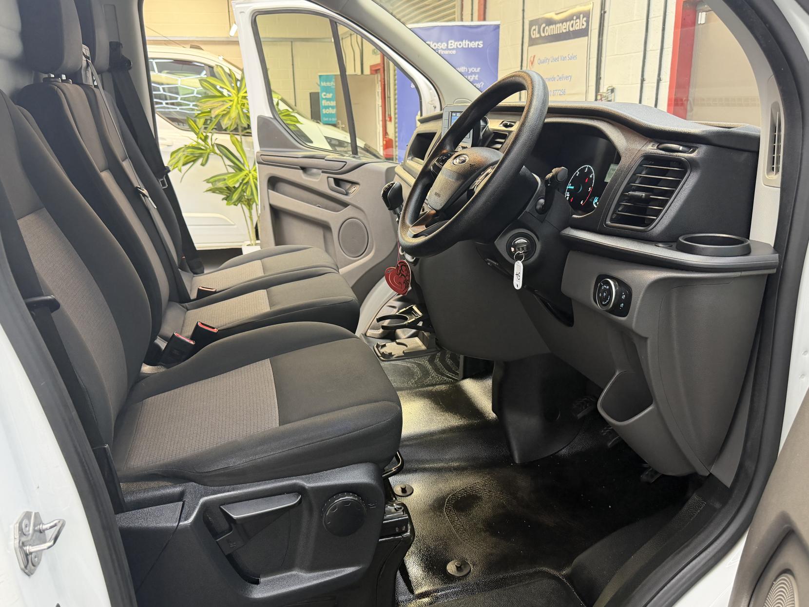 2023 Ford Transit Custom 2.0 300 EcoBlue Leader Panel Van 5dr Diesel Manual L2 H1 Euro 6 (s/s) (130 ps) - Thumbnail 10