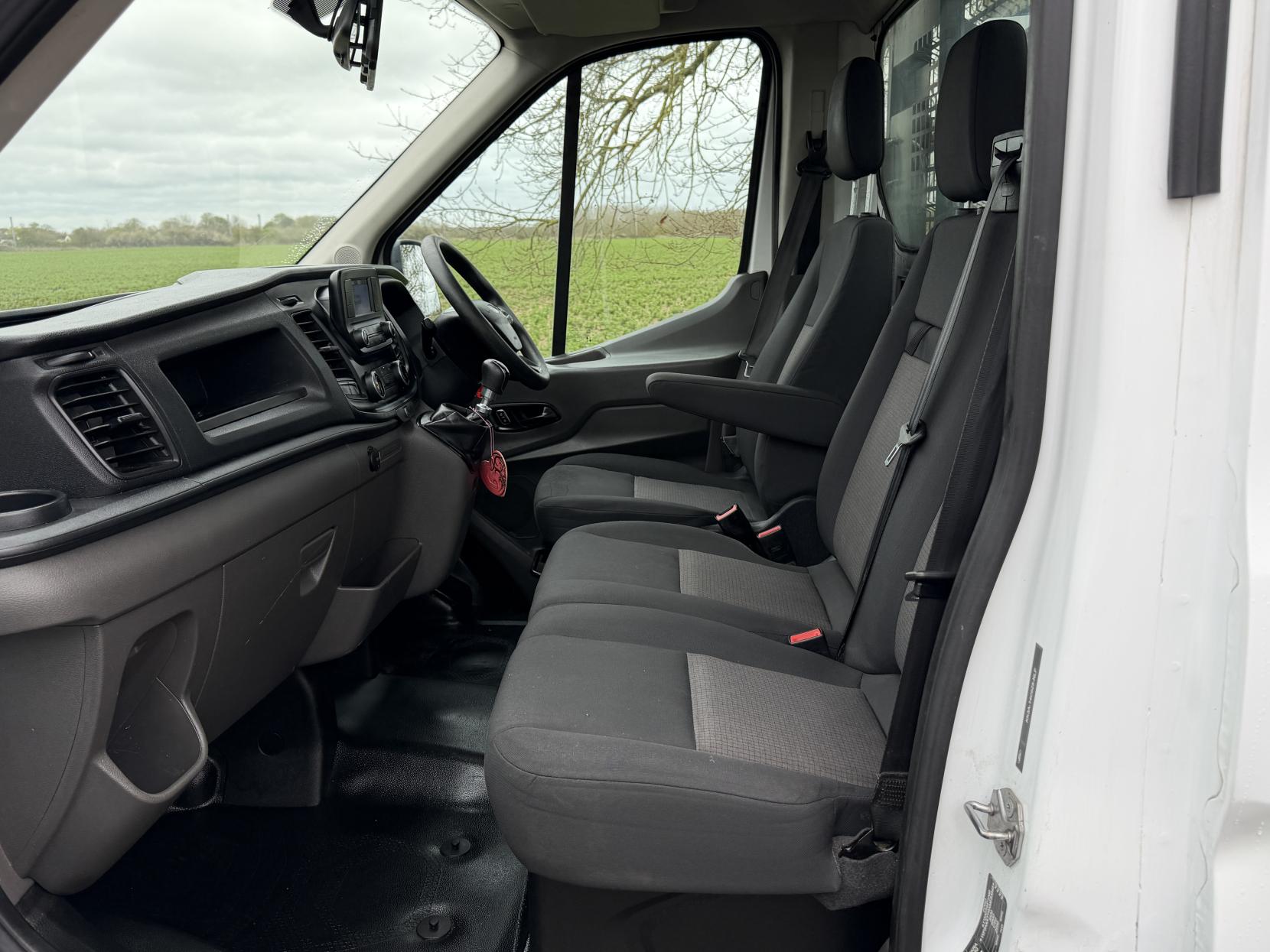 Ford Transit 2.0 350 EcoBlue HD Leader Chassis Cab 2dr Diesel Manual RWD L4 Euro 6 (s/s) (DRW) (130 ps)