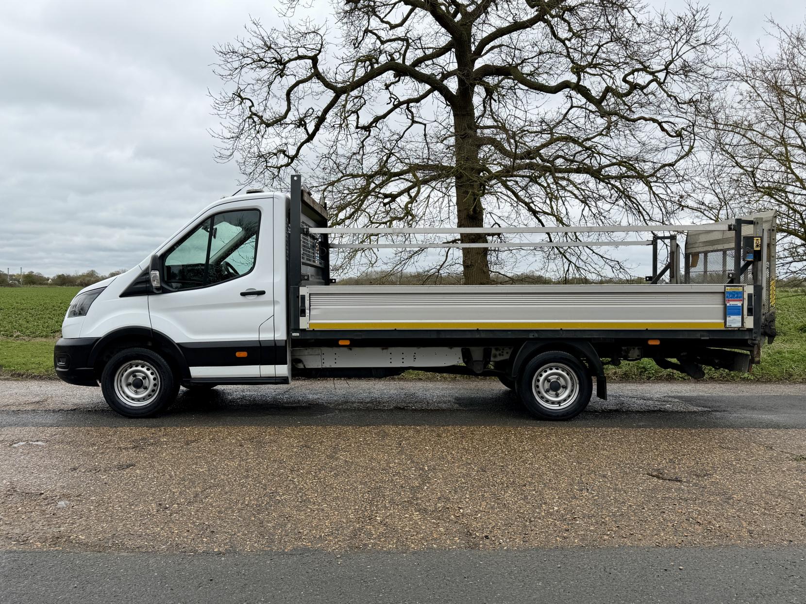 Ford Transit 2.0 350 EcoBlue HD Leader Chassis Cab 2dr Diesel Manual RWD L4 Euro 6 (s/s) (DRW) (130 ps)
