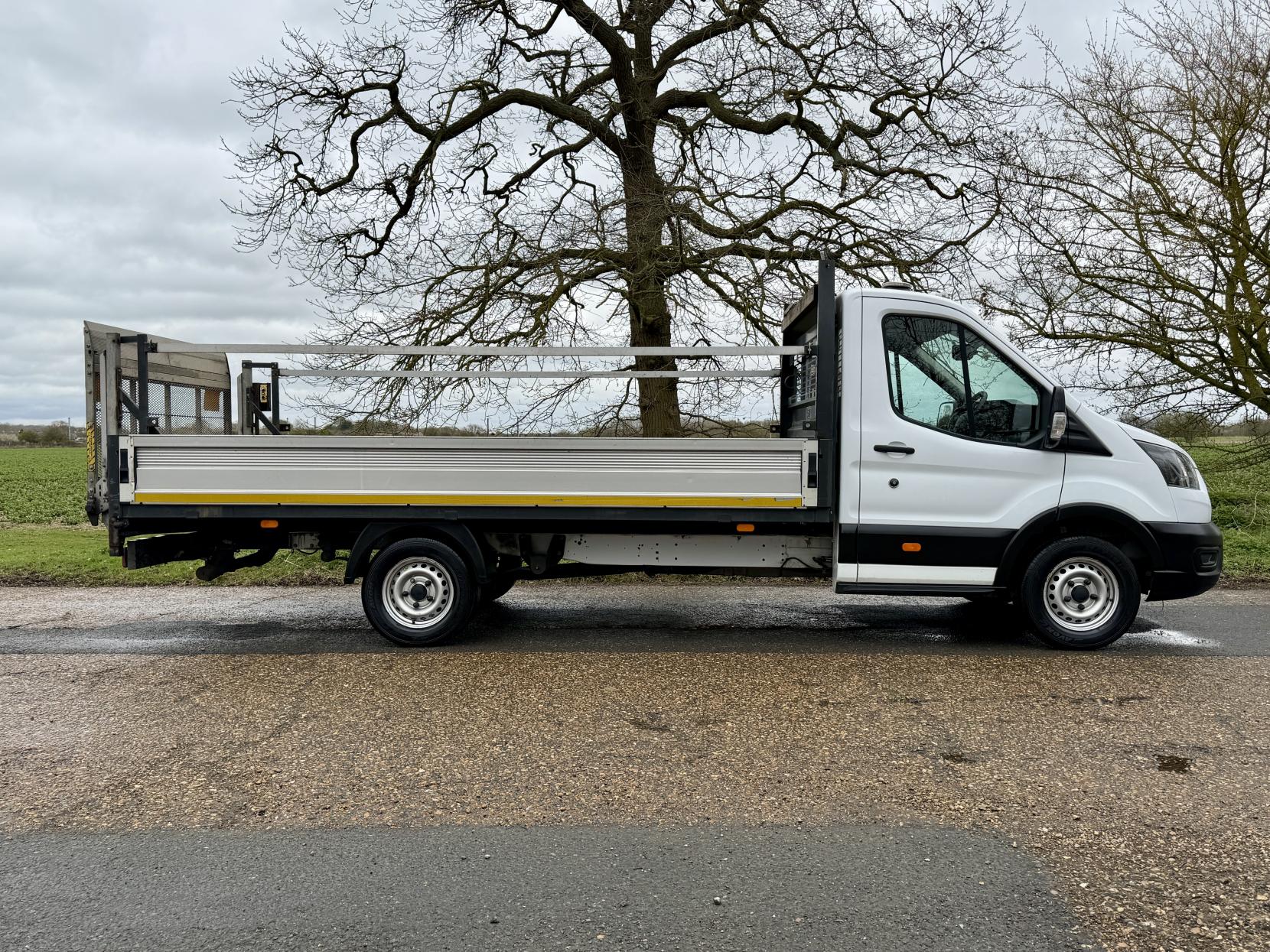 Ford Transit 2.0 350 EcoBlue HD Leader Chassis Cab 2dr Diesel Manual RWD L4 Euro 6 (s/s) (DRW) (130 ps)