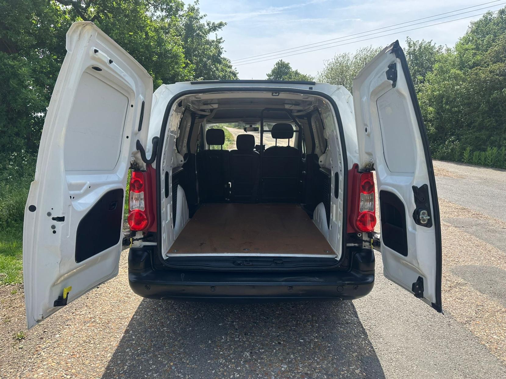 2009 Citroen Berlingo 1.6 HDi 750 LX Panel Van 6dr Diesel Manual L2 (153 g/km, 90 bhp) - Thumbnail 7
