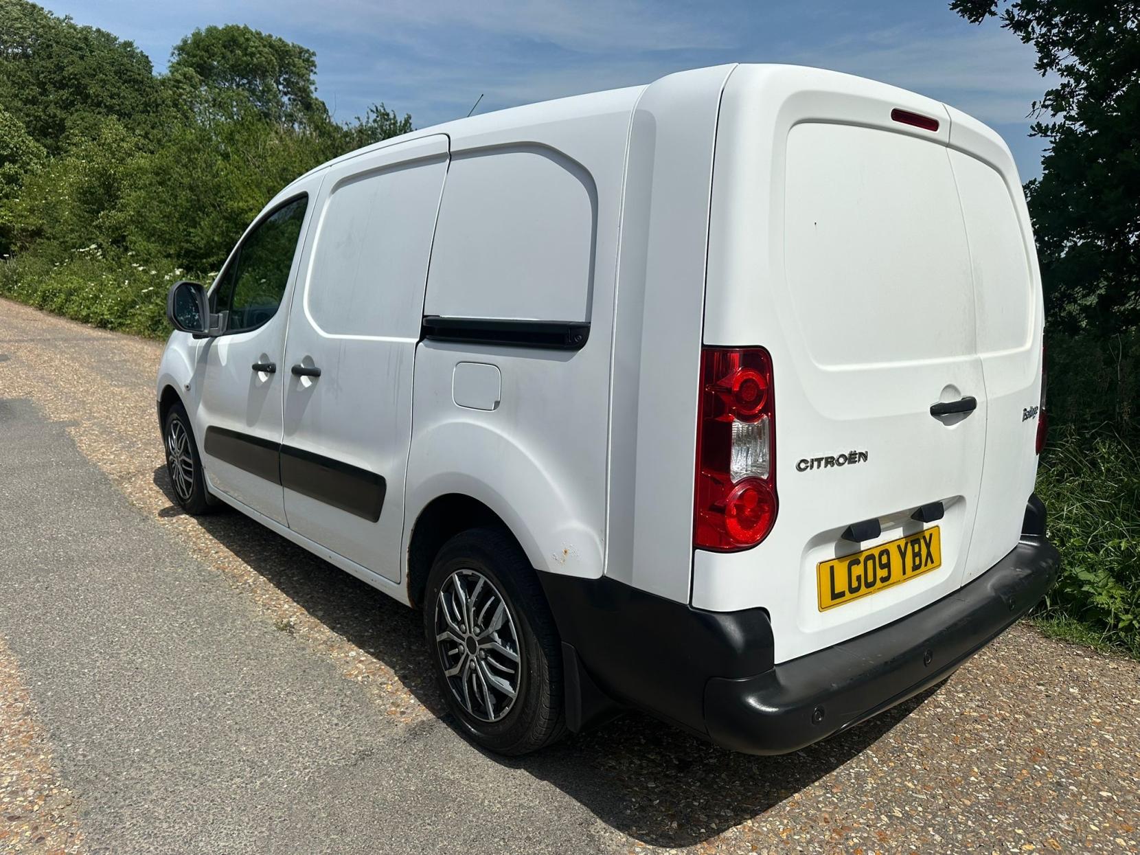 2009 Citroen Berlingo 1.6 HDi 750 LX Panel Van 6dr Diesel Manual L2 (153 g/km, 90 bhp) - Thumbnail 3