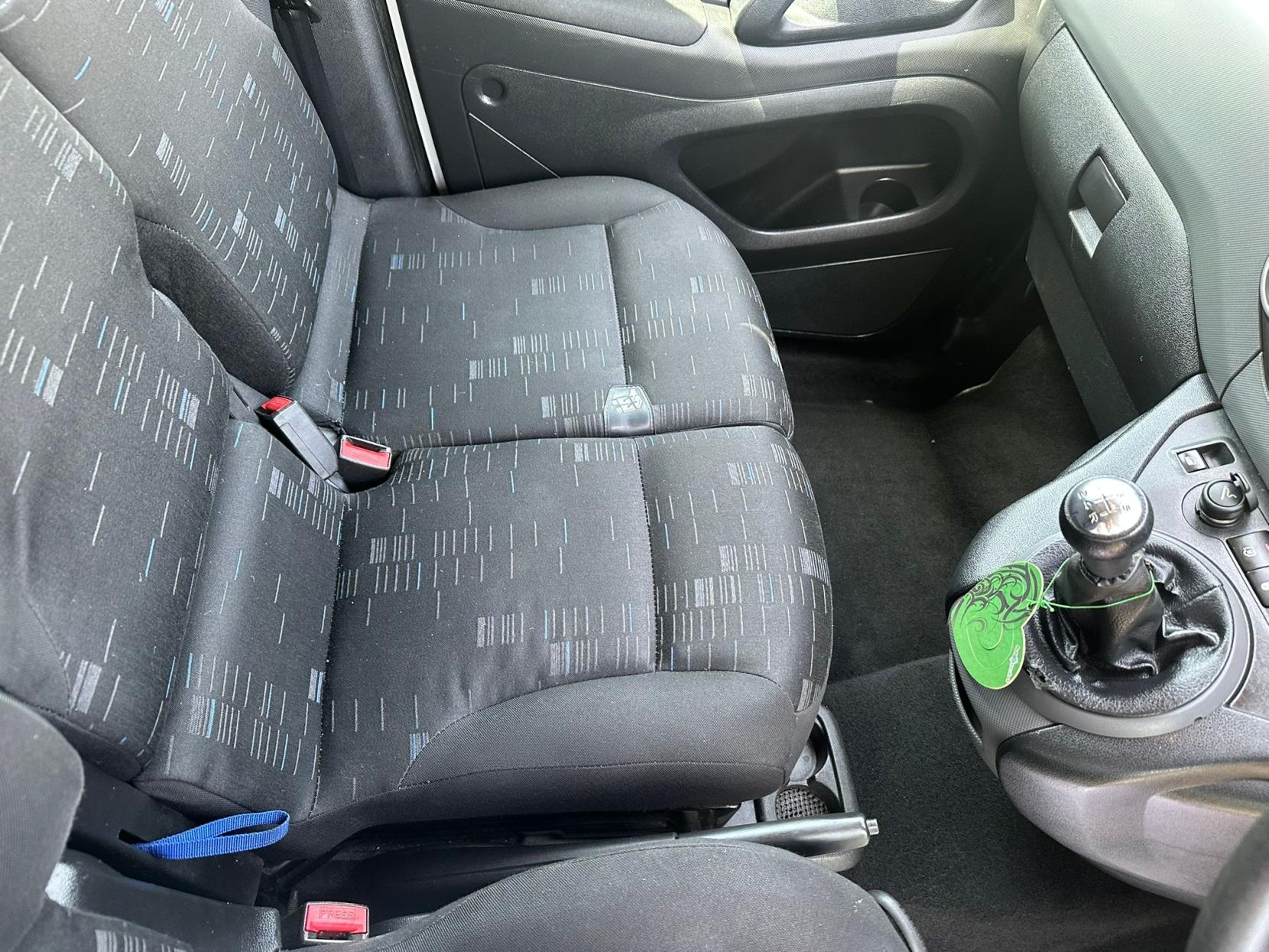 2009 Citroen Berlingo 1.6 HDi 750 LX Panel Van 6dr Diesel Manual L2 (153 g/km, 90 bhp) - Thumbnail 14