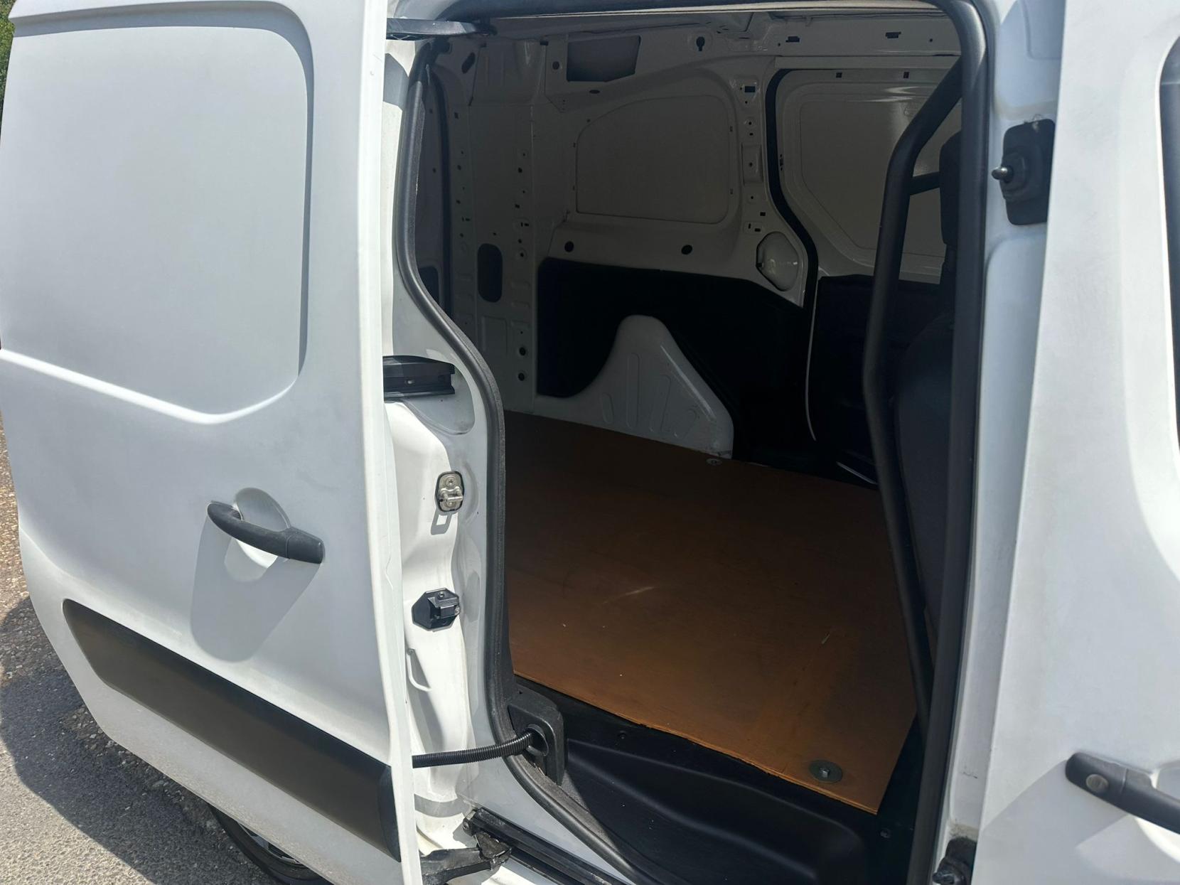 2009 Citroen Berlingo 1.6 HDi 750 LX Panel Van 6dr Diesel Manual L2 (153 g/km, 90 bhp) - Thumbnail 9