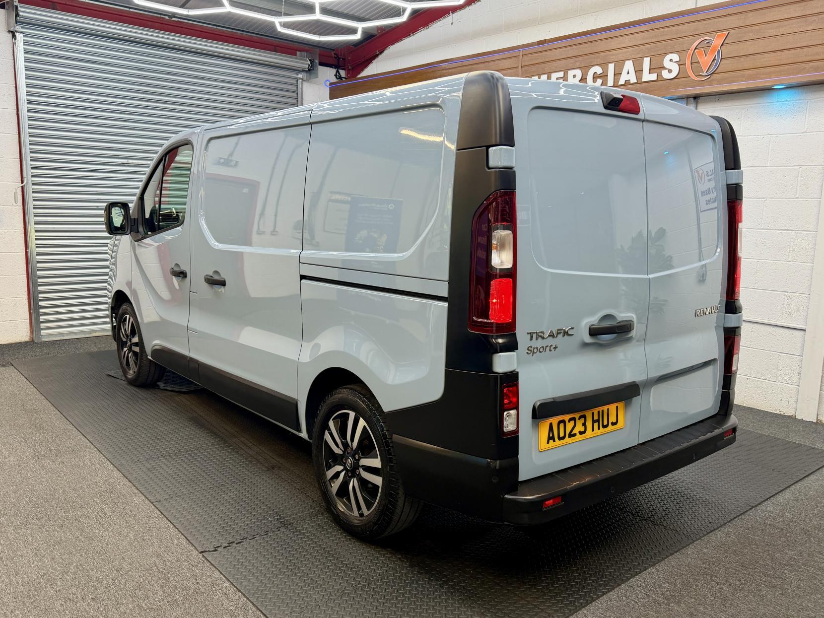 2023 Renault Trafic 2.0 dCi Blue SL28 Sport+ Panel Van 5dr Diesel Manual L1 H1 Euro 6 (s/s) (150 ps) - Thumbnail 4