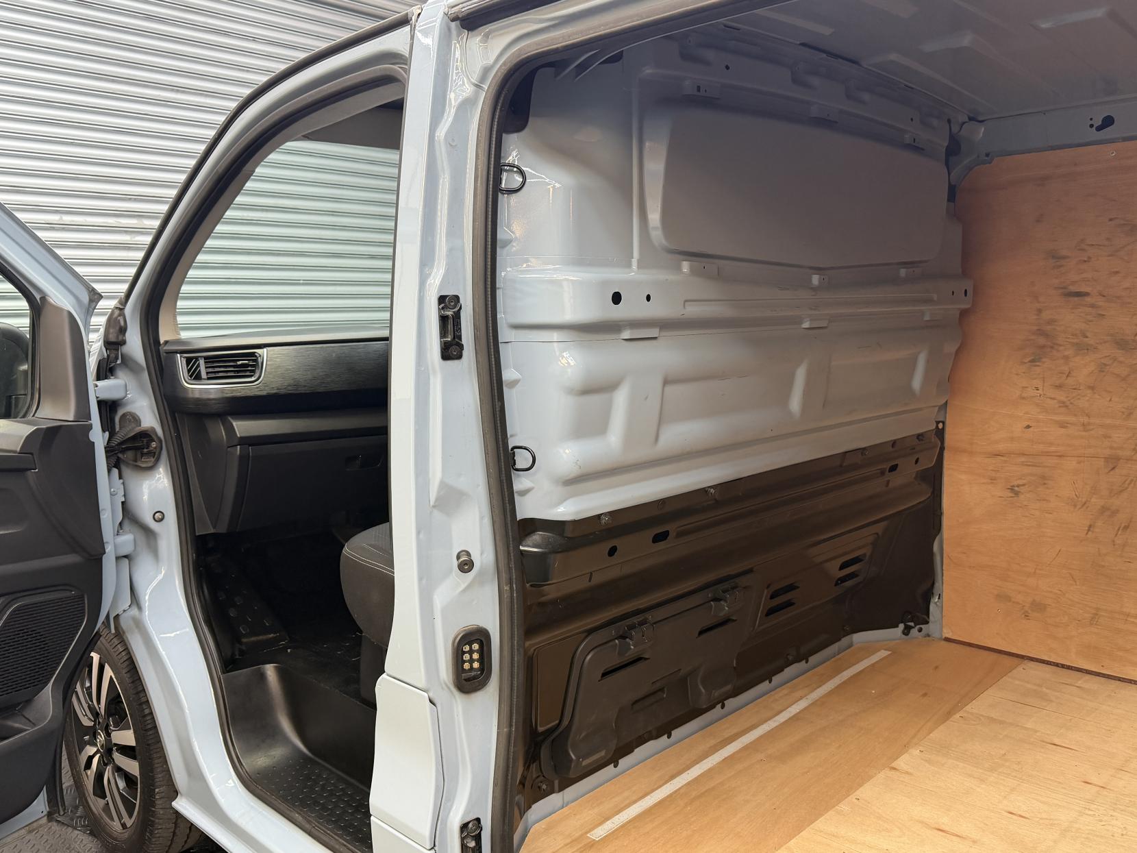 2023 Renault Trafic 2.0 dCi Blue SL28 Sport+ Panel Van 5dr Diesel Manual L1 H1 Euro 6 (s/s) (150 ps) - Thumbnail 12