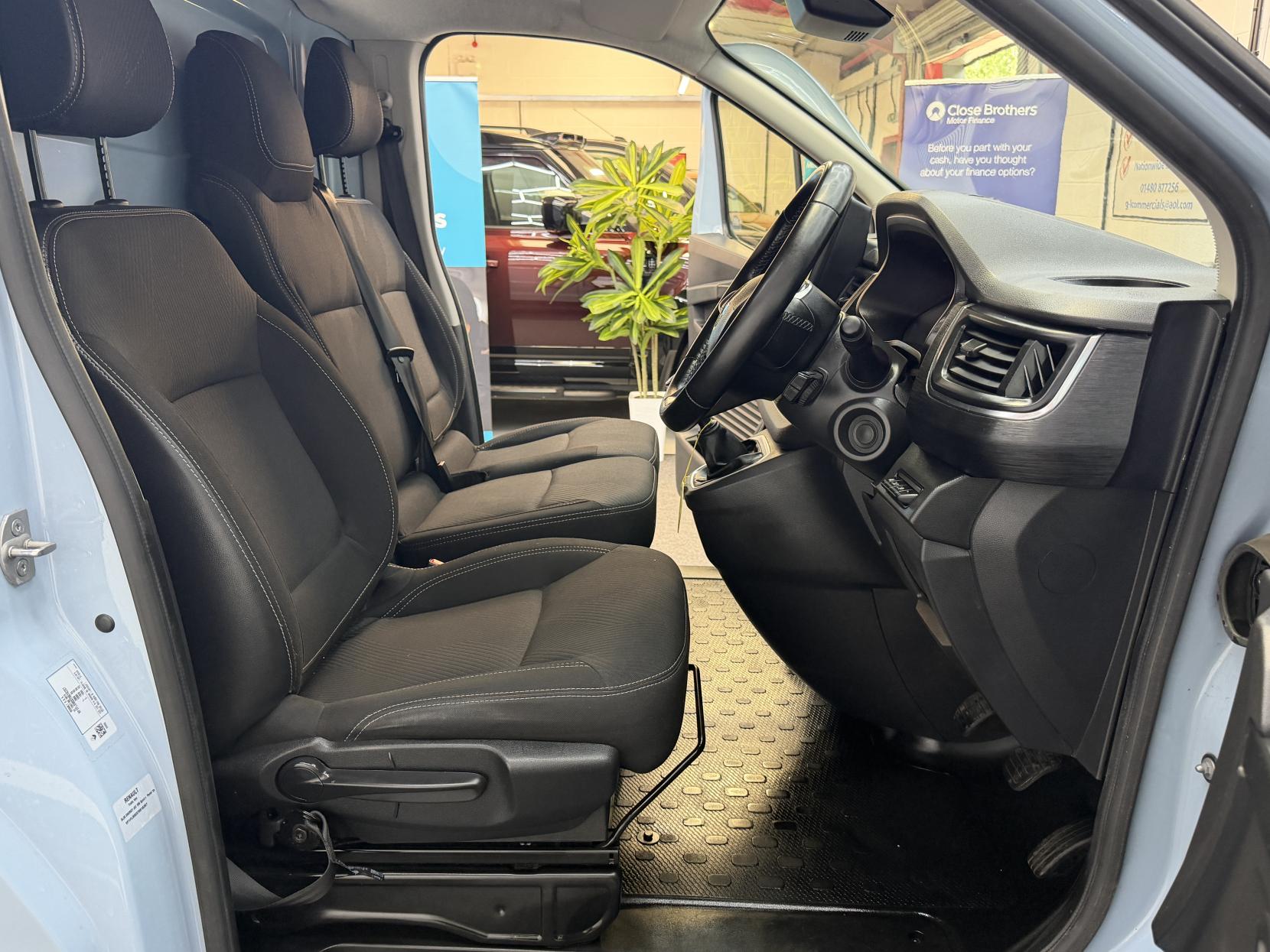 2023 Renault Trafic 2.0 dCi Blue SL28 Sport+ Panel Van 5dr Diesel Manual L1 H1 Euro 6 (s/s) (150 ps) - Thumbnail 10