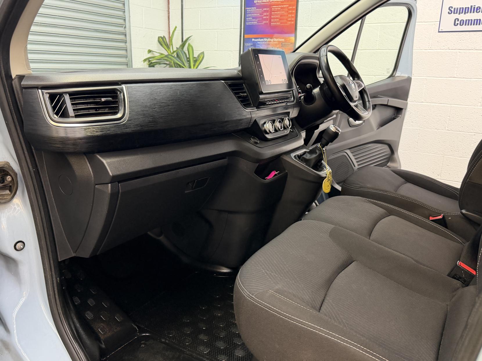 2023 Renault Trafic 2.0 dCi Blue SL28 Sport+ Panel Van 5dr Diesel Manual L1 H1 Euro 6 (s/s) (150 ps) - Thumbnail 14