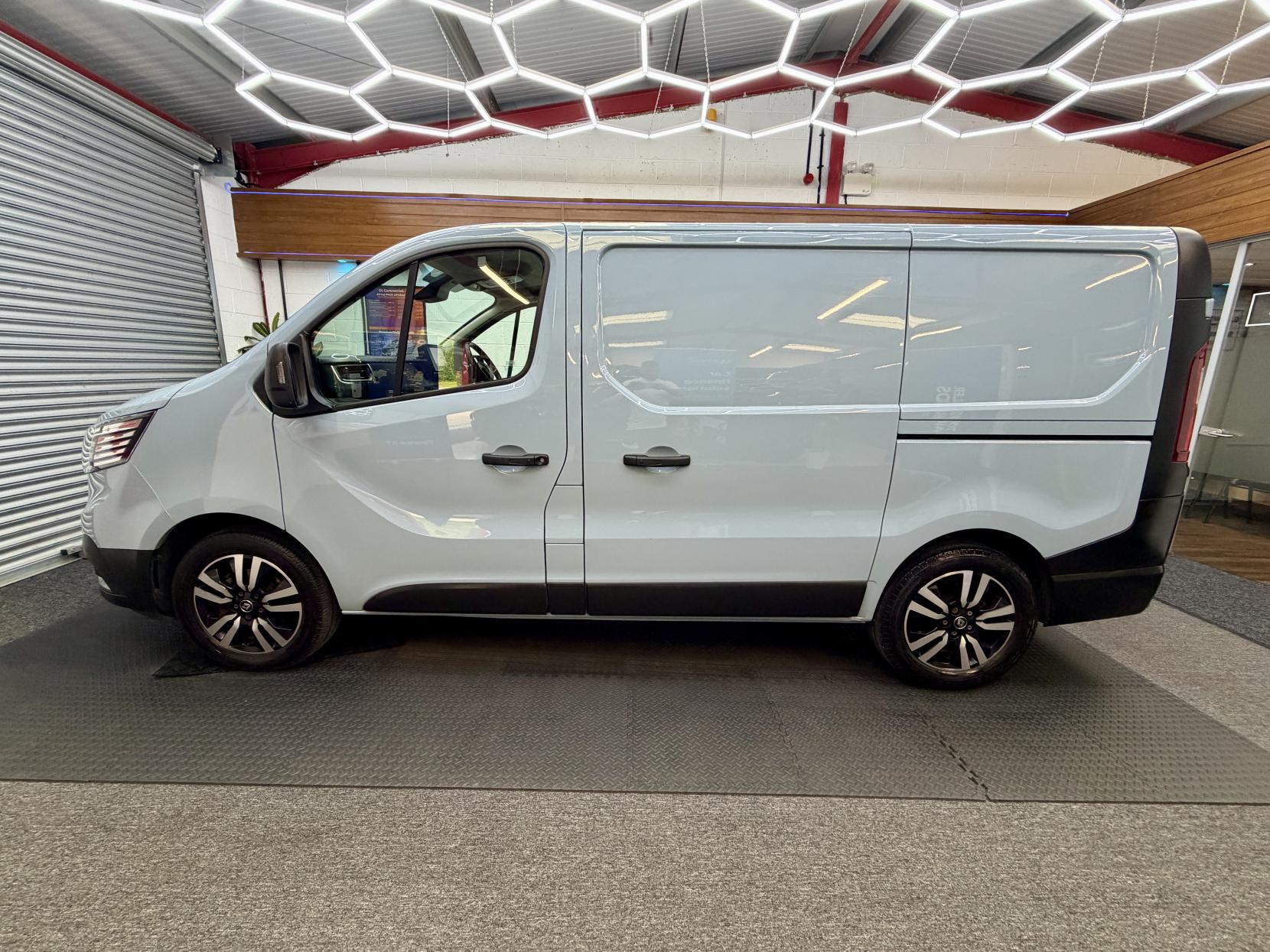 2023 Renault Trafic 2.0 dCi Blue SL28 Sport+ Panel Van 5dr Diesel Manual L1 H1 Euro 6 (s/s) (150 ps) - Thumbnail 2