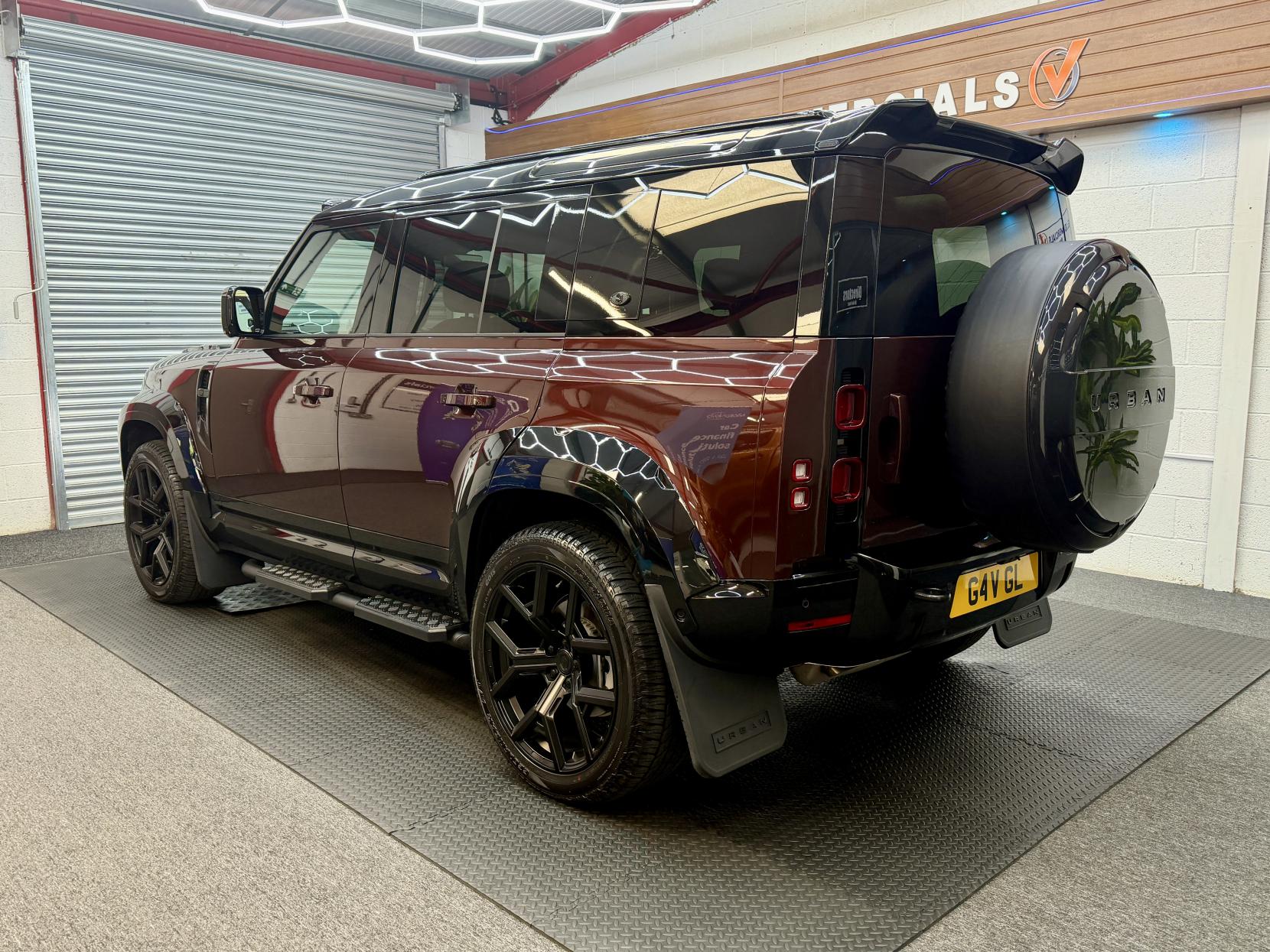 2025 Land Rover Defender 110 3.0 D350 MHEV Sedona Edition SUV 5dr Diesel Auto 4WD Euro 6 (s/s) (350 ps) - Thumbnail 3