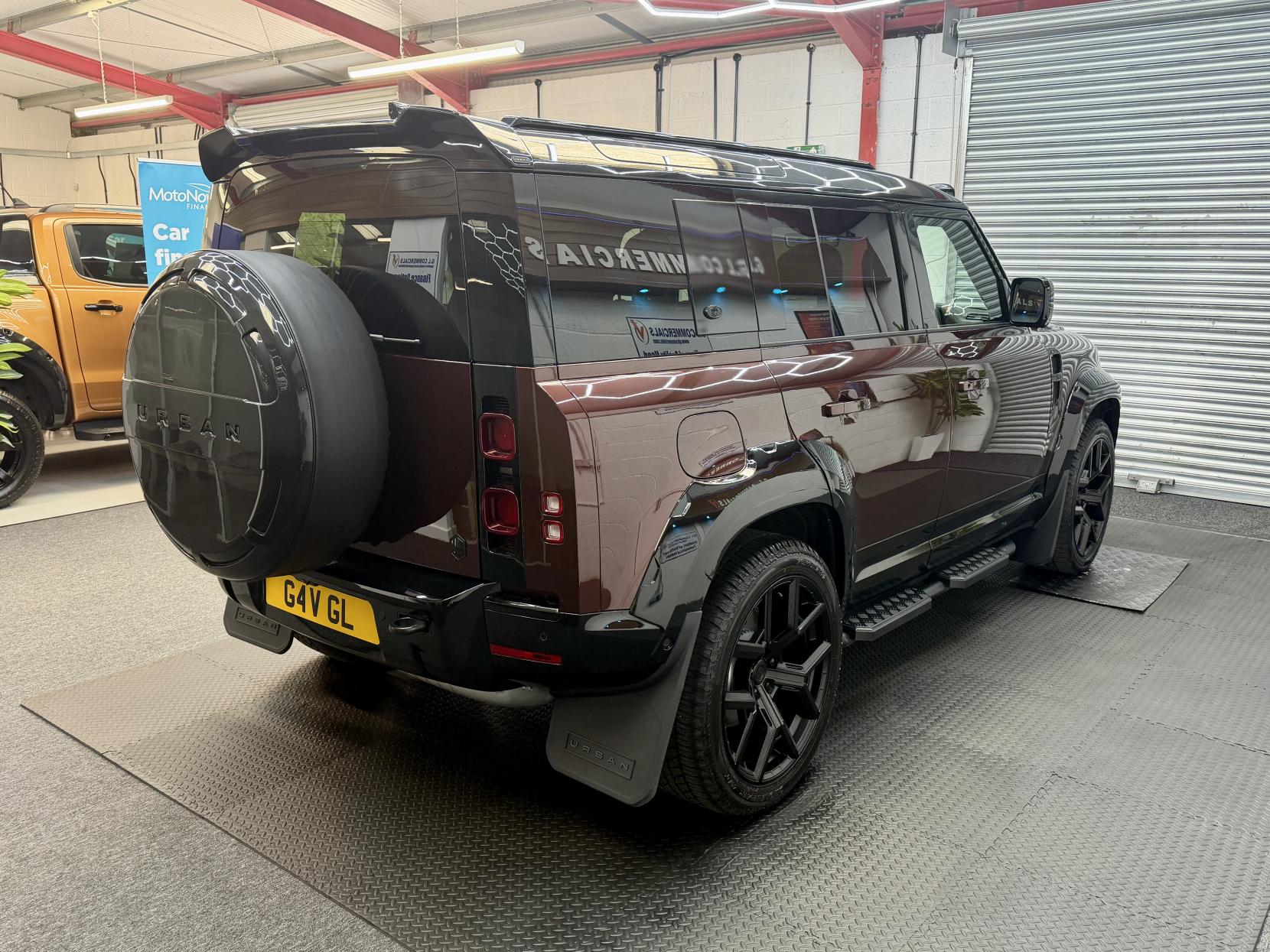2025 Land Rover Defender 110 3.0 D350 MHEV Sedona Edition SUV 5dr Diesel Auto 4WD Euro 6 (s/s) (350 ps) - Thumbnail 4