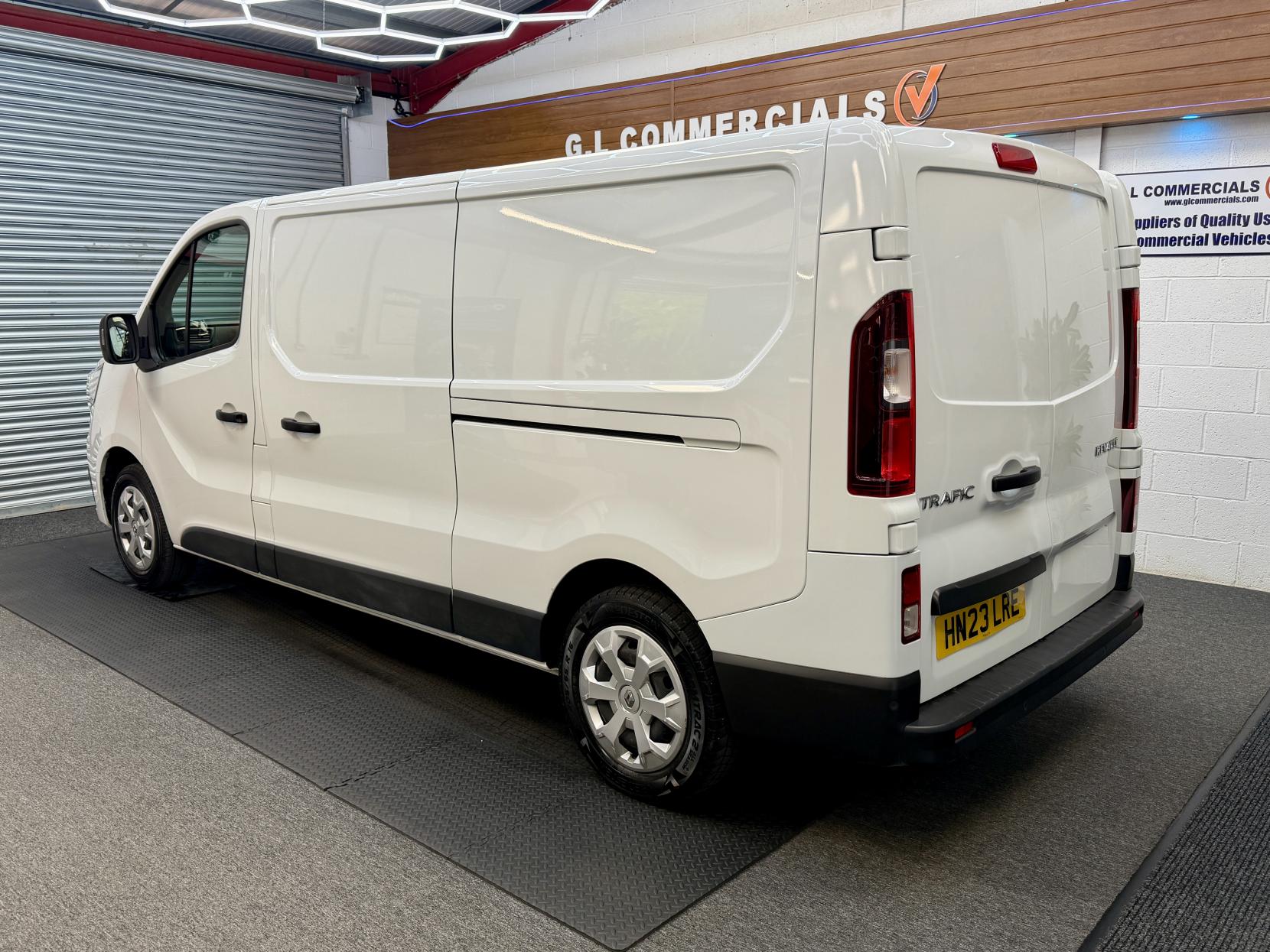 2023 Renault Trafic 2.0 dCi Blue LL30 Business+ Panel Van 5dr Diesel Manual L2 H1 Euro 6 (s/s) (130 ps) - Thumbnail 4