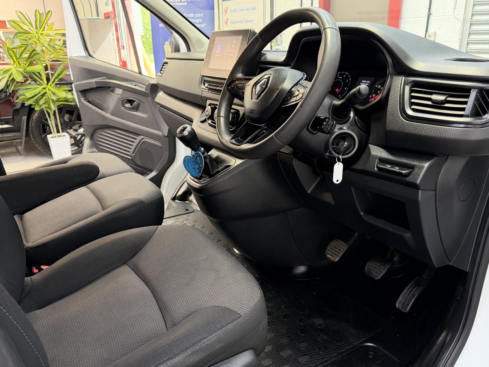 2023 Renault Trafic 2.0 dCi Blue LL30 Business+ Panel Van 5dr Diesel Manual L2 H1 Euro 6 (s/s) (130 ps) - Thumbnail 10