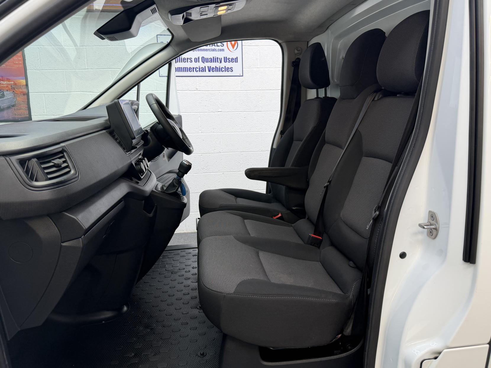 2023 Renault Trafic 2.0 dCi Blue LL30 Business+ Panel Van 5dr Diesel Manual L2 H1 Euro 6 (s/s) (130 ps) - Thumbnail 16