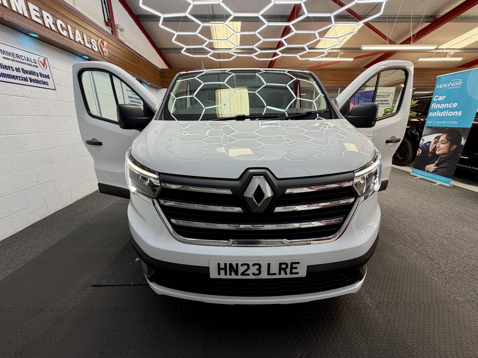 2023 Renault Trafic 2.0 dCi Blue LL30 Business+ Panel Van 5dr Diesel Manual L2 H1 Euro 6 (s/s) (130 ps) - Thumbnail 3