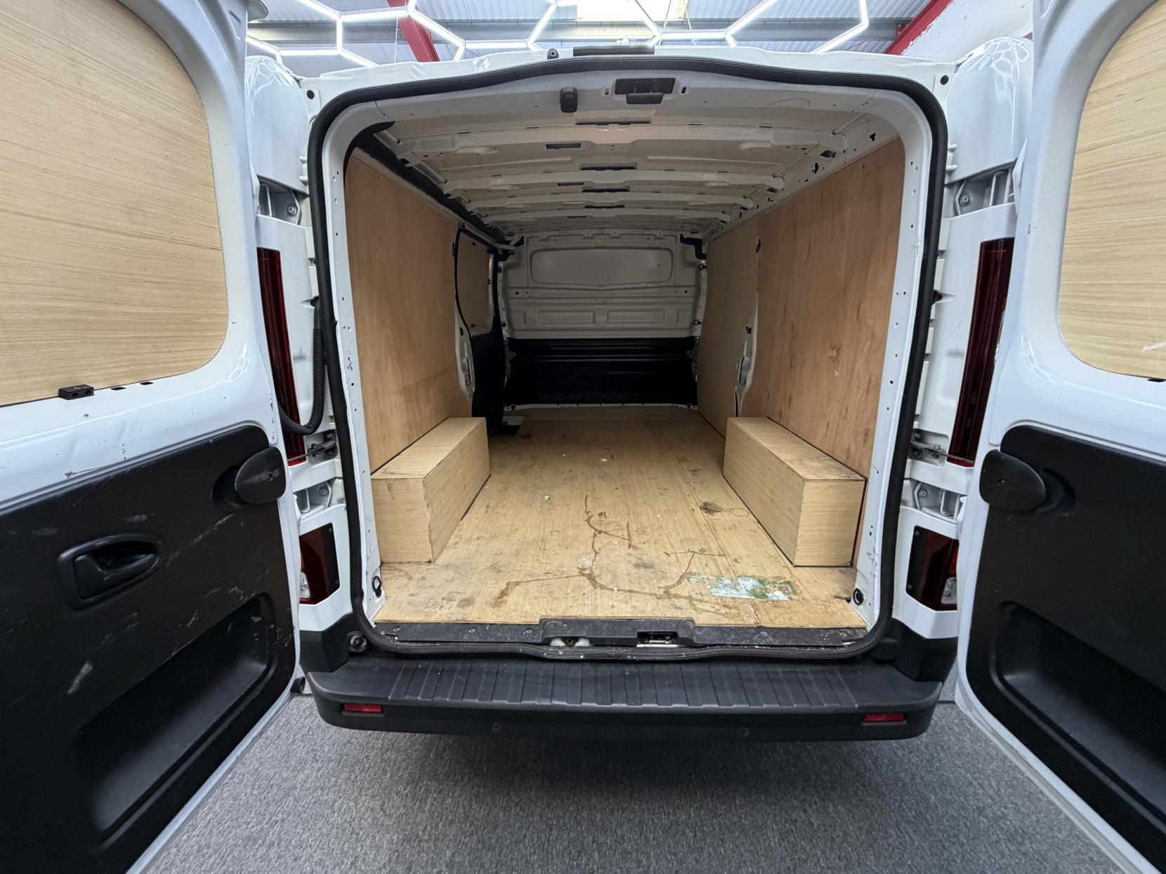 2023 Renault Trafic 2.0 dCi Blue LL30 Business+ Panel Van 5dr Diesel Manual L2 H1 Euro 6 (s/s) (130 ps) - Thumbnail 8