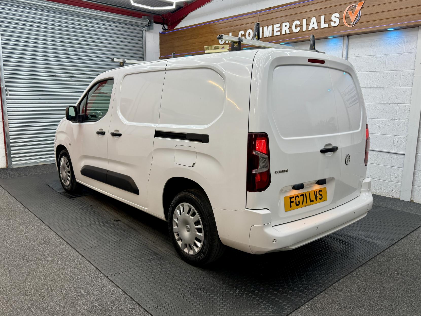 2022 Vauxhall Combo 1.5 Turbo D 2300 Sportive Crew Van Double Cab 4dr Diesel Manual L2 Euro 6 (100 ps) - Thumbnail 5