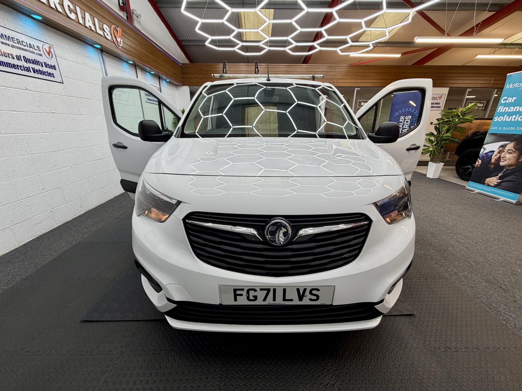 2022 Vauxhall Combo 1.5 Turbo D 2300 Sportive Crew Van Double Cab 4dr Diesel Manual L2 Euro 6 (100 ps) - Thumbnail 4