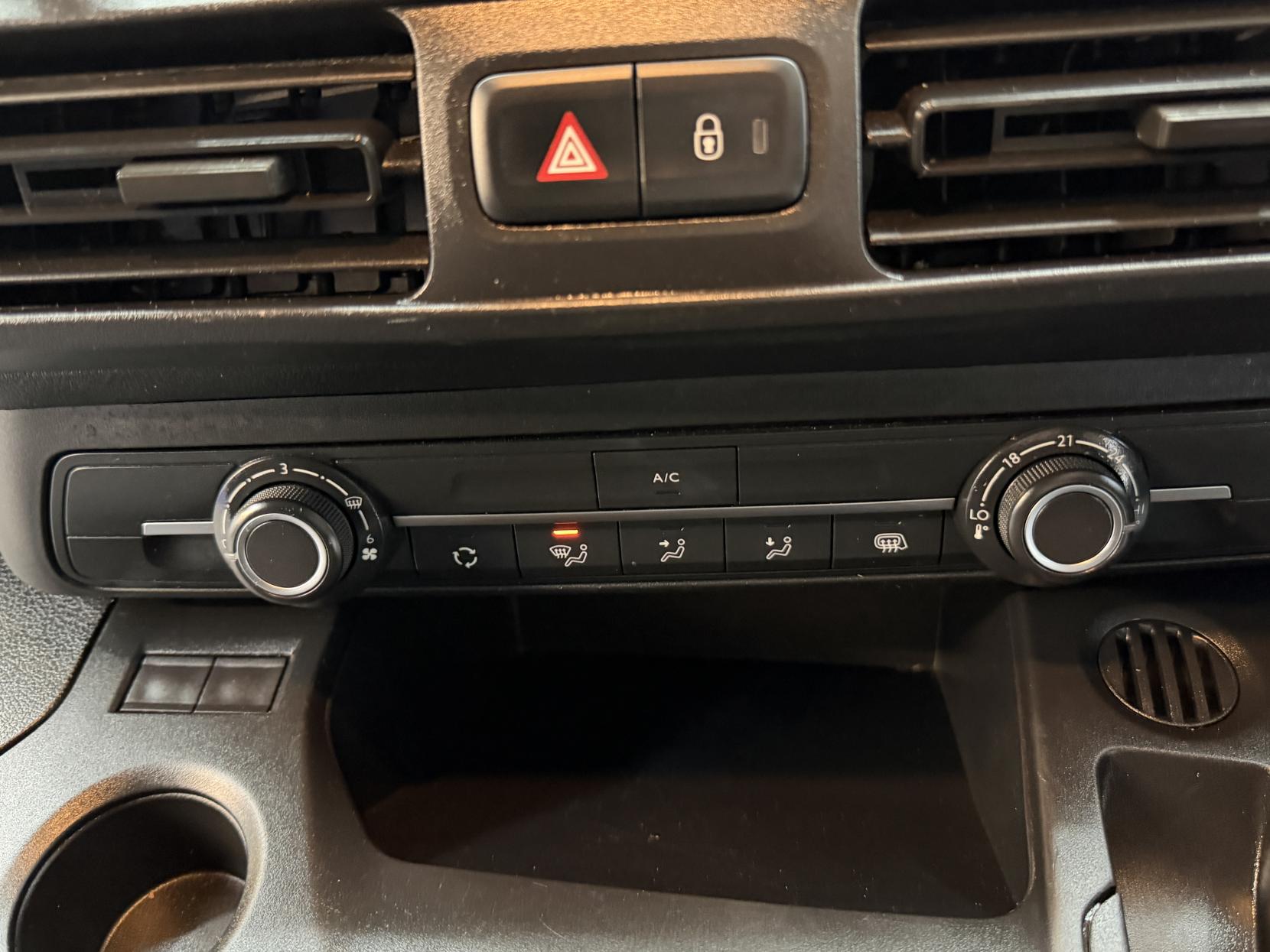 2022 Vauxhall Combo 1.5 Turbo D 2300 Sportive Crew Van Double Cab 4dr Diesel Manual L2 Euro 6 (100 ps) - Thumbnail 17