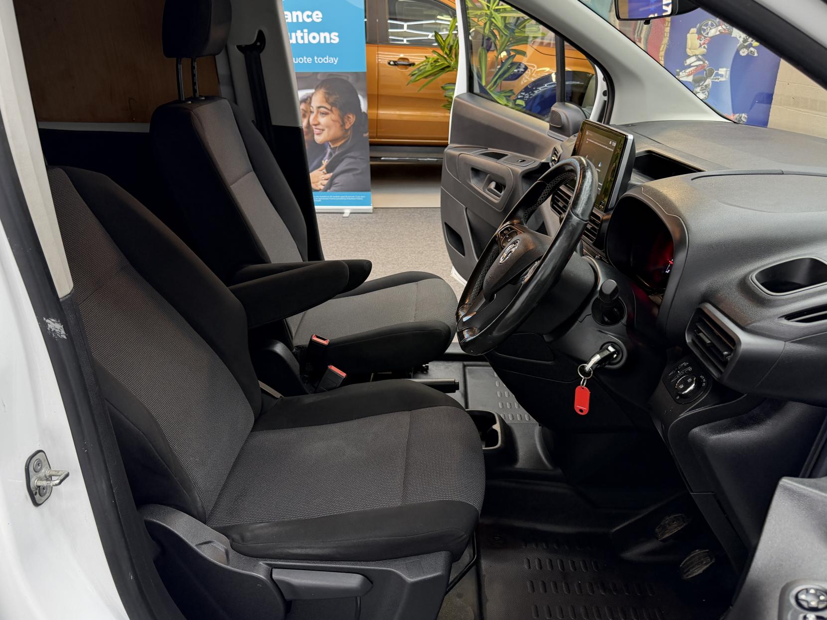 2022 Vauxhall Combo 1.5 Turbo D 2300 Sportive Crew Van Double Cab 4dr Diesel Manual L2 Euro 6 (100 ps) - Thumbnail 10