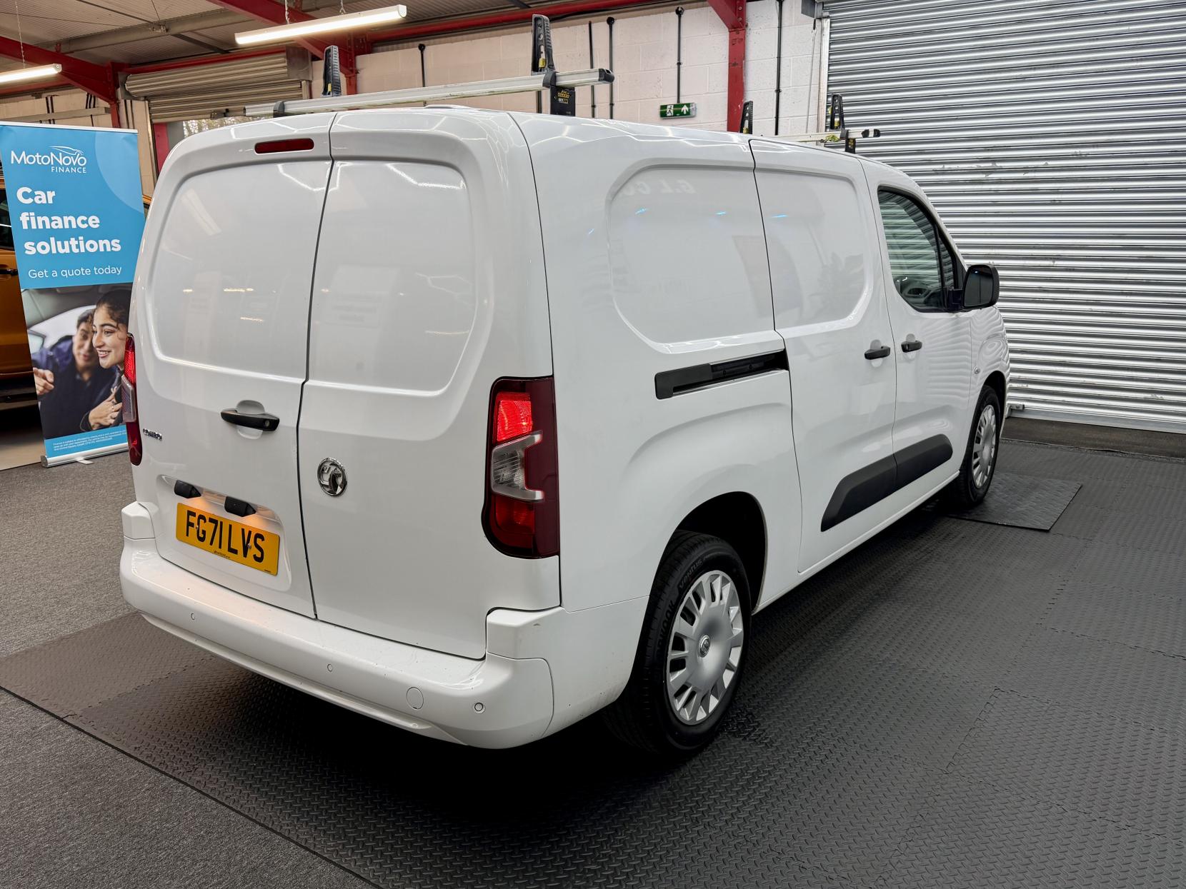 2022 Vauxhall Combo 1.5 Turbo D 2300 Sportive Crew Van Double Cab 4dr Diesel Manual L2 Euro 6 (100 ps) - Thumbnail 6