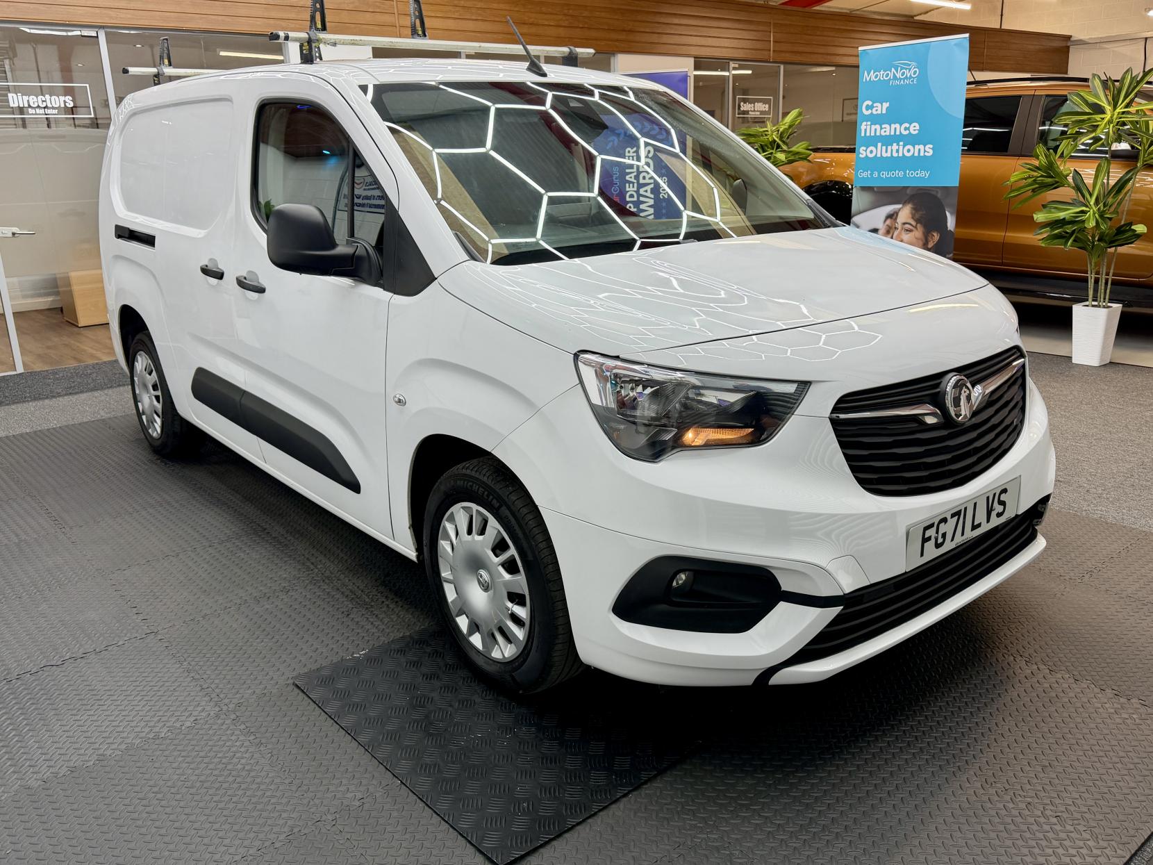 2022 Vauxhall Combo 1.5 Turbo D 2300 Sportive Crew Van Double Cab 4dr Diesel Manual L2 Euro 6 (100 ps) - Thumbnail 7