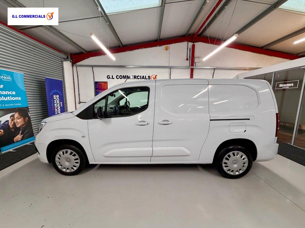 Vauxhall Combo 1.5 Turbo D 2300 Sportive Crew Van Double Cab 4dr Diesel Manual L2 Euro 6 (100 ps)