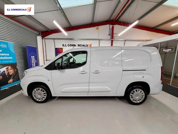 Vauxhall Combo 1.5 Turbo D 2300 Sportive Crew Van Double Cab 4dr Diesel Manual L2 Euro 6 (100 ps)