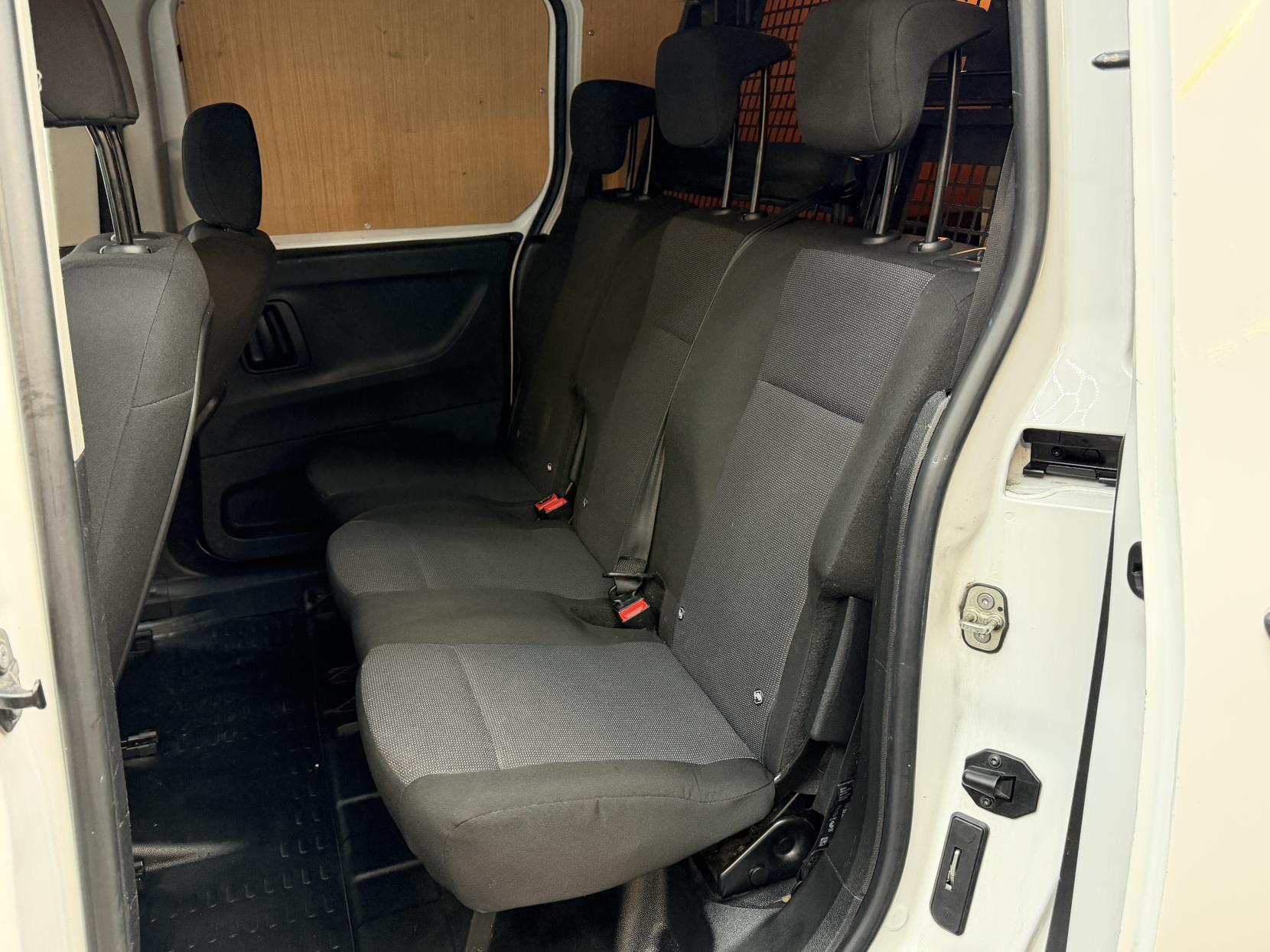 2022 Vauxhall Combo 1.5 Turbo D 2300 Sportive Crew Van Double Cab 4dr Diesel Manual L2 Euro 6 (100 ps) - Thumbnail 12