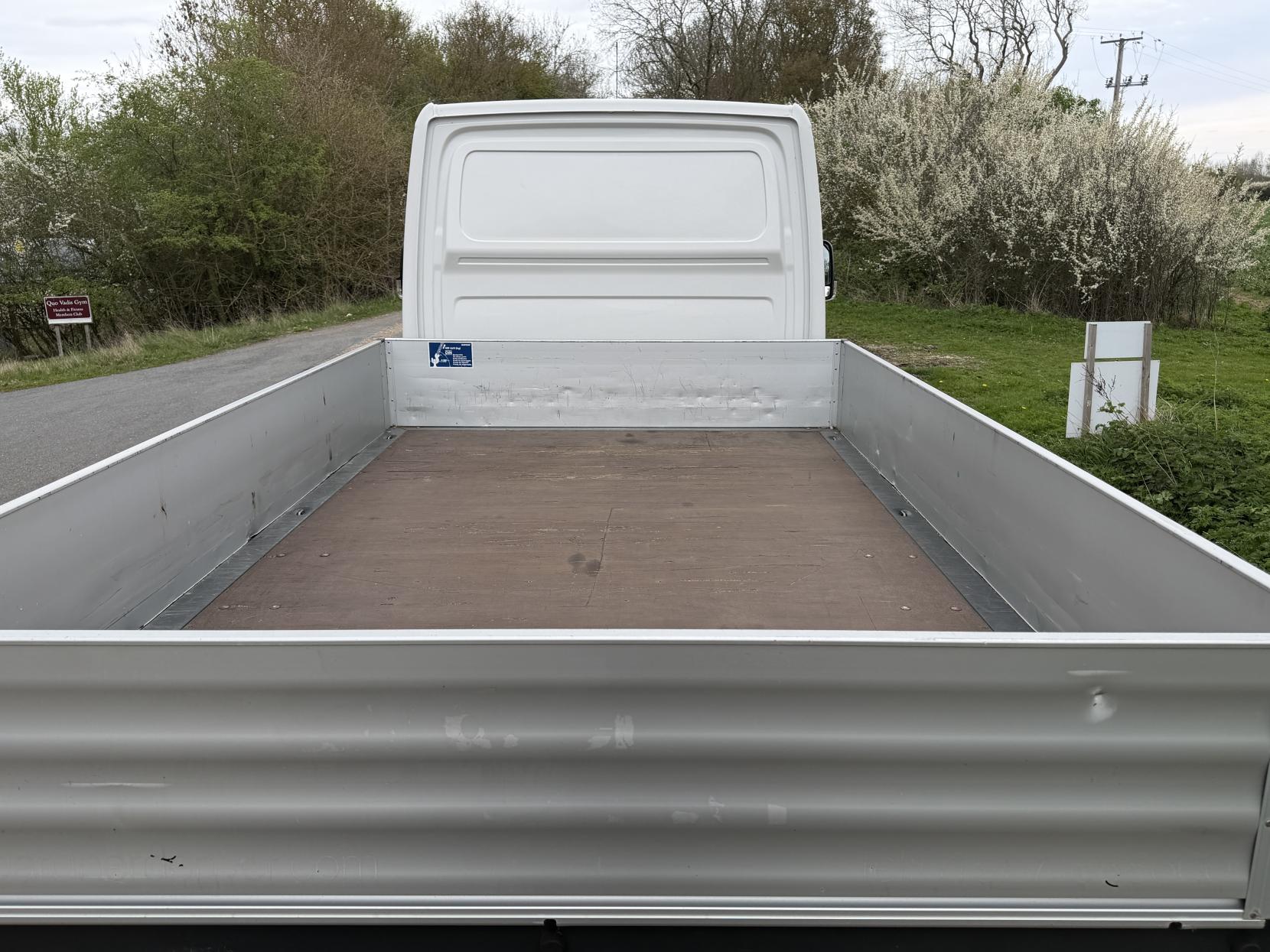 2016 Volkswagen Crafter 2.0 TDI BlueMotion Tech CR35 Dropside Chassis Cab 2dr Diesel Manual RWD L2 H1 (199 g/km, 108 bhp) - Thumbnail 7