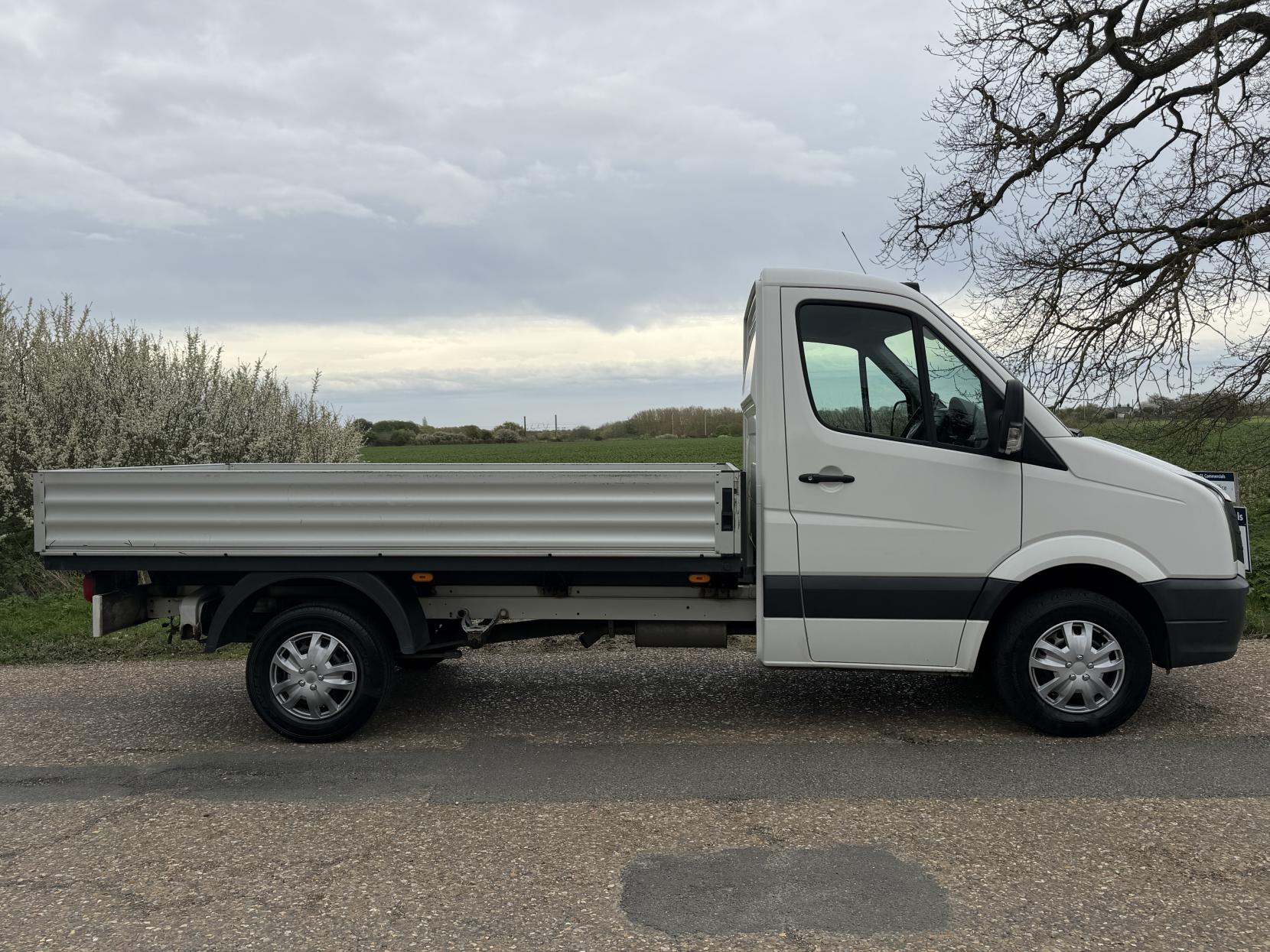 2016 Volkswagen Crafter 2.0 TDI BlueMotion Tech CR35 Dropside Chassis Cab 2dr Diesel Manual RWD L2 H1 (199 g/km, 108 bhp) - Thumbnail 6