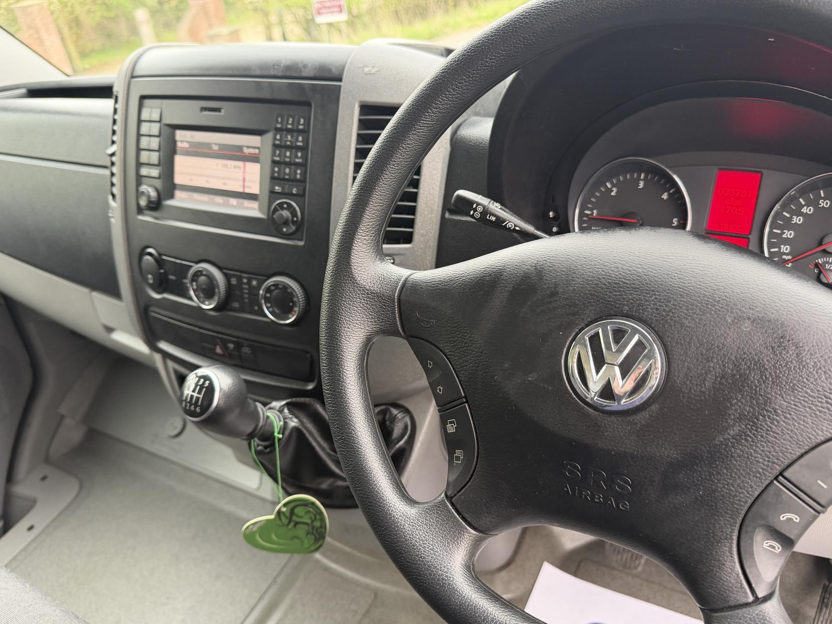 2016 Volkswagen Crafter 2.0 TDI BlueMotion Tech CR35 Dropside Chassis Cab 2dr Diesel Manual RWD L2 H1 (199 g/km, 108 bhp) - Thumbnail 13