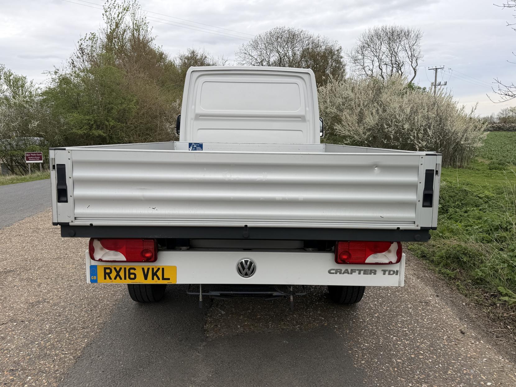 2016 Volkswagen Crafter 2.0 TDI BlueMotion Tech CR35 Dropside Chassis Cab 2dr Diesel Manual RWD L2 H1 (199 g/km, 108 bhp) - Thumbnail 9