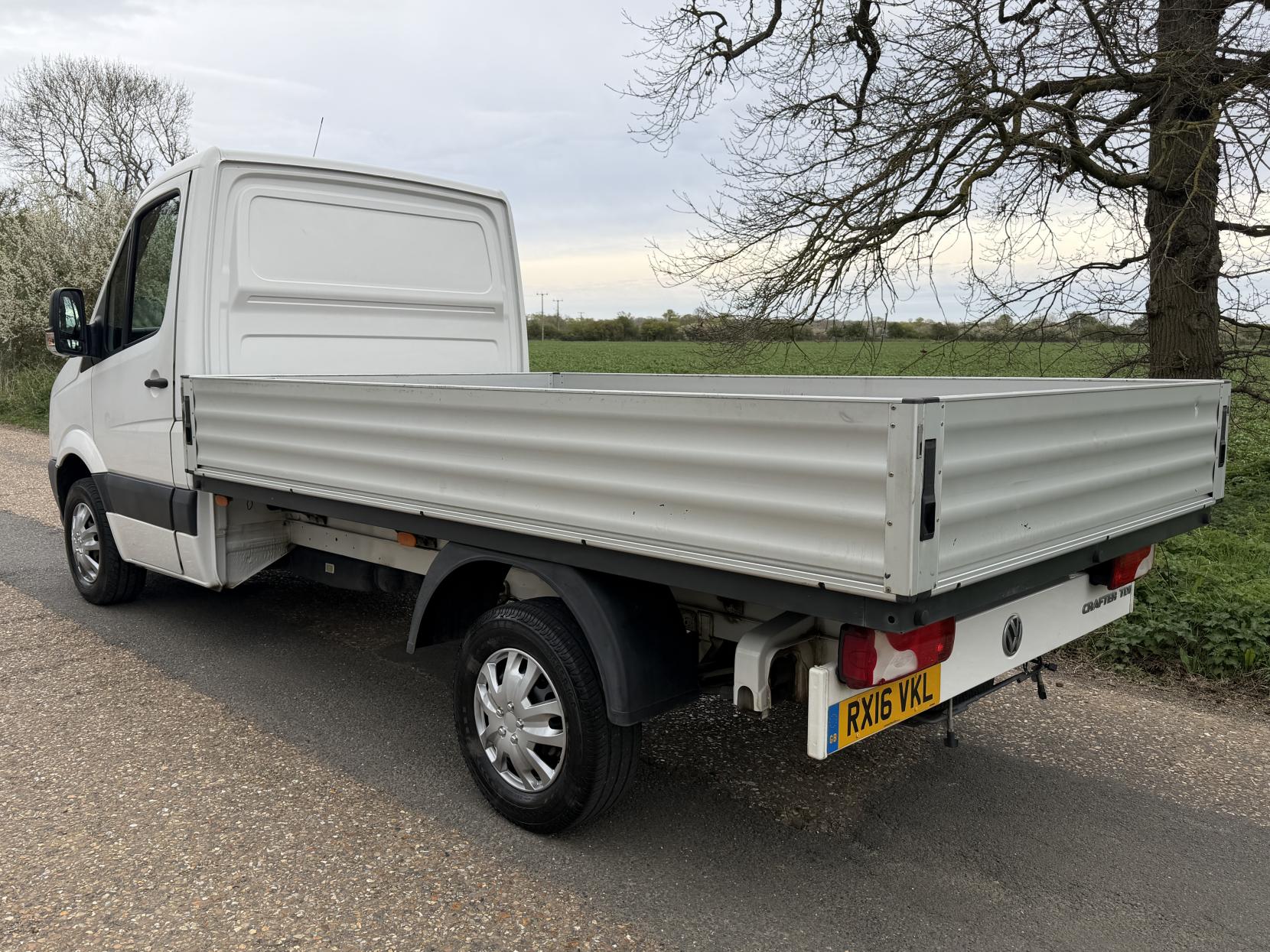 2016 Volkswagen Crafter 2.0 TDI BlueMotion Tech CR35 Dropside Chassis Cab 2dr Diesel Manual RWD L2 H1 (199 g/km, 108 bhp) - Thumbnail 3