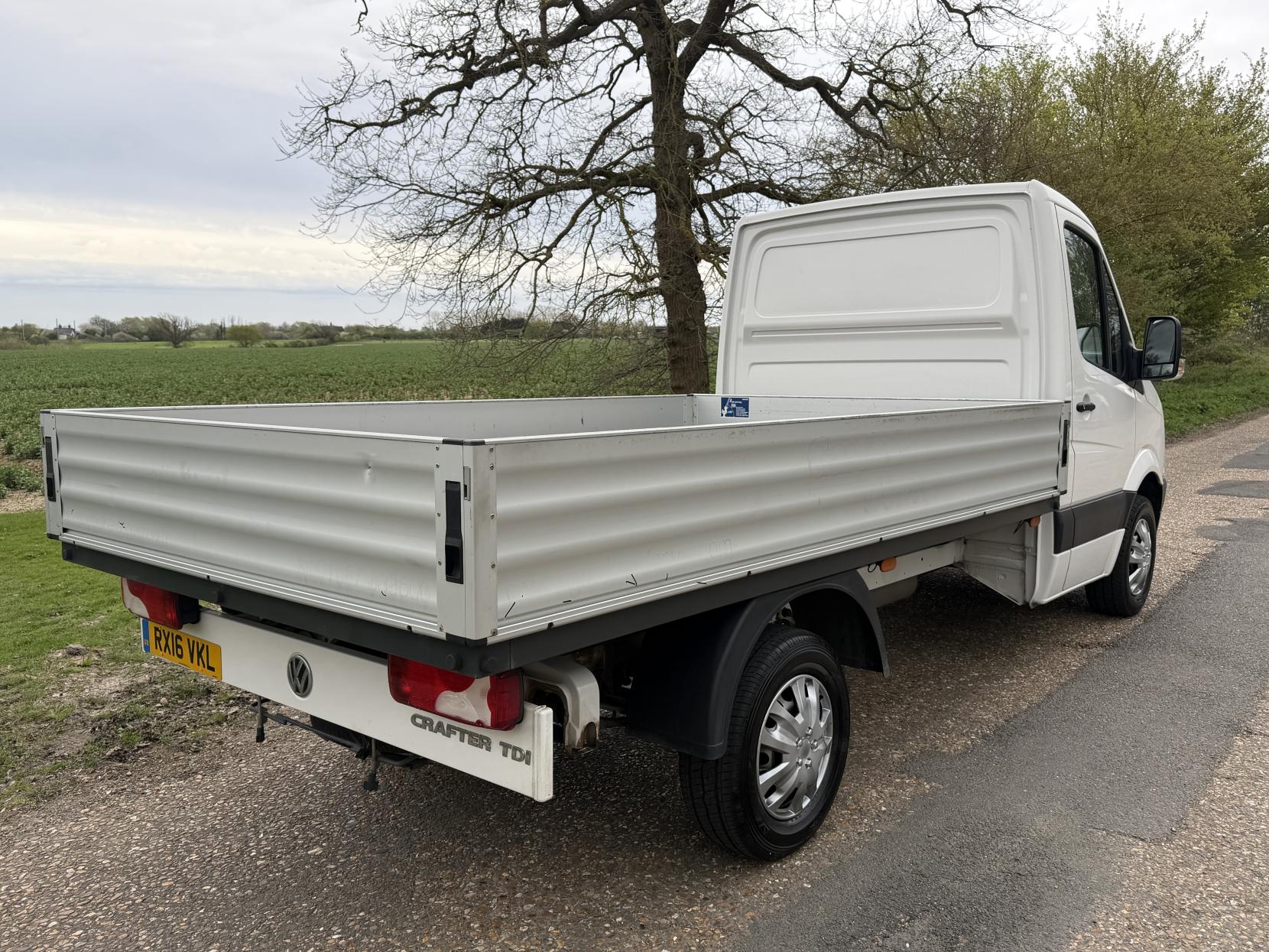2016 Volkswagen Crafter 2.0 TDI BlueMotion Tech CR35 Dropside Chassis Cab 2dr Diesel Manual RWD L2 H1 (199 g/km, 108 bhp) - Thumbnail 4