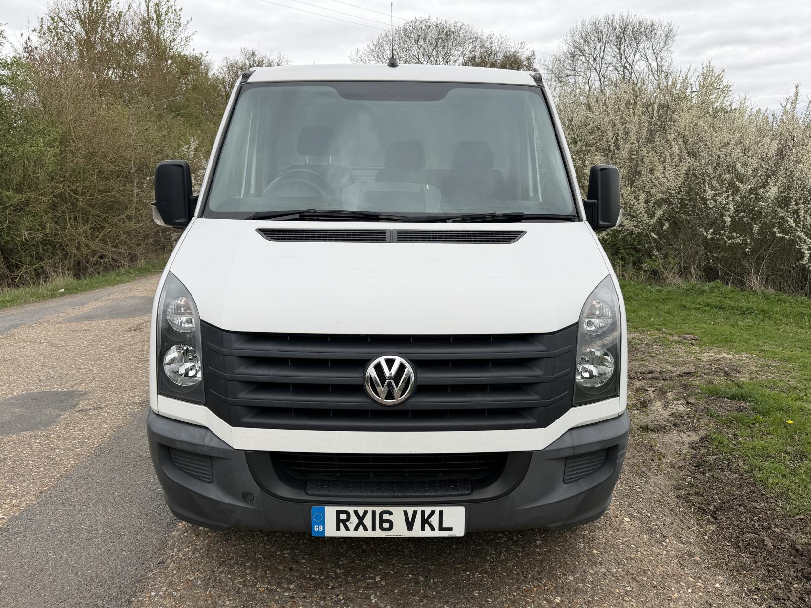 2016 Volkswagen Crafter 2.0 TDI BlueMotion Tech CR35 Dropside Chassis Cab 2dr Diesel Manual RWD L2 H1 (199 g/km, 108 bhp) - Thumbnail 8