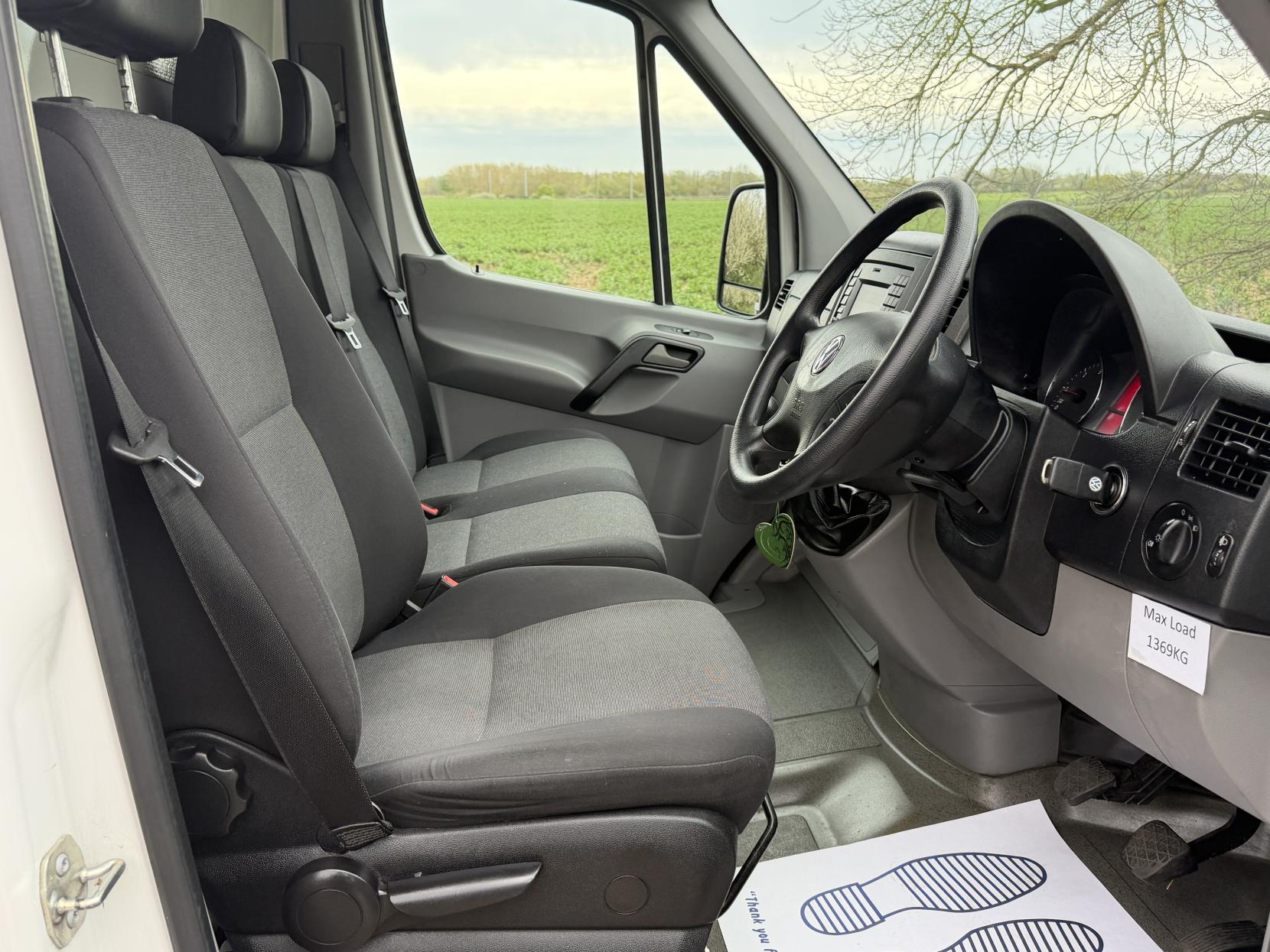 2016 Volkswagen Crafter 2.0 TDI BlueMotion Tech CR35 Dropside Chassis Cab 2dr Diesel Manual RWD L2 H1 (199 g/km, 108 bhp) - Thumbnail 11