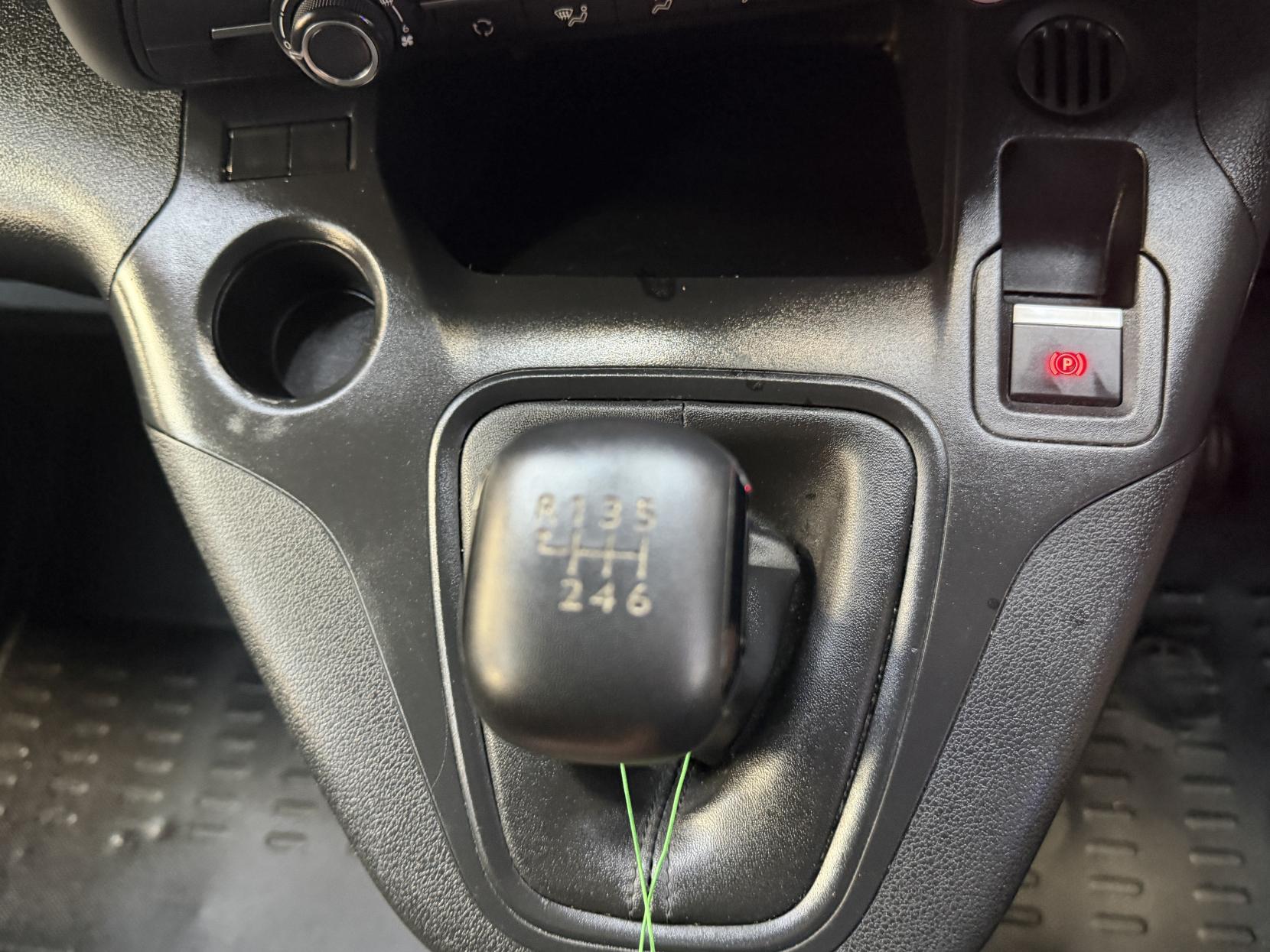 2023 Vauxhall Combo 1.5 Turbo D 2300 Pro Panel Van 6dr Diesel Manual L2 H1 Euro 6 (s/s) (100 ps) - Thumbnail 14